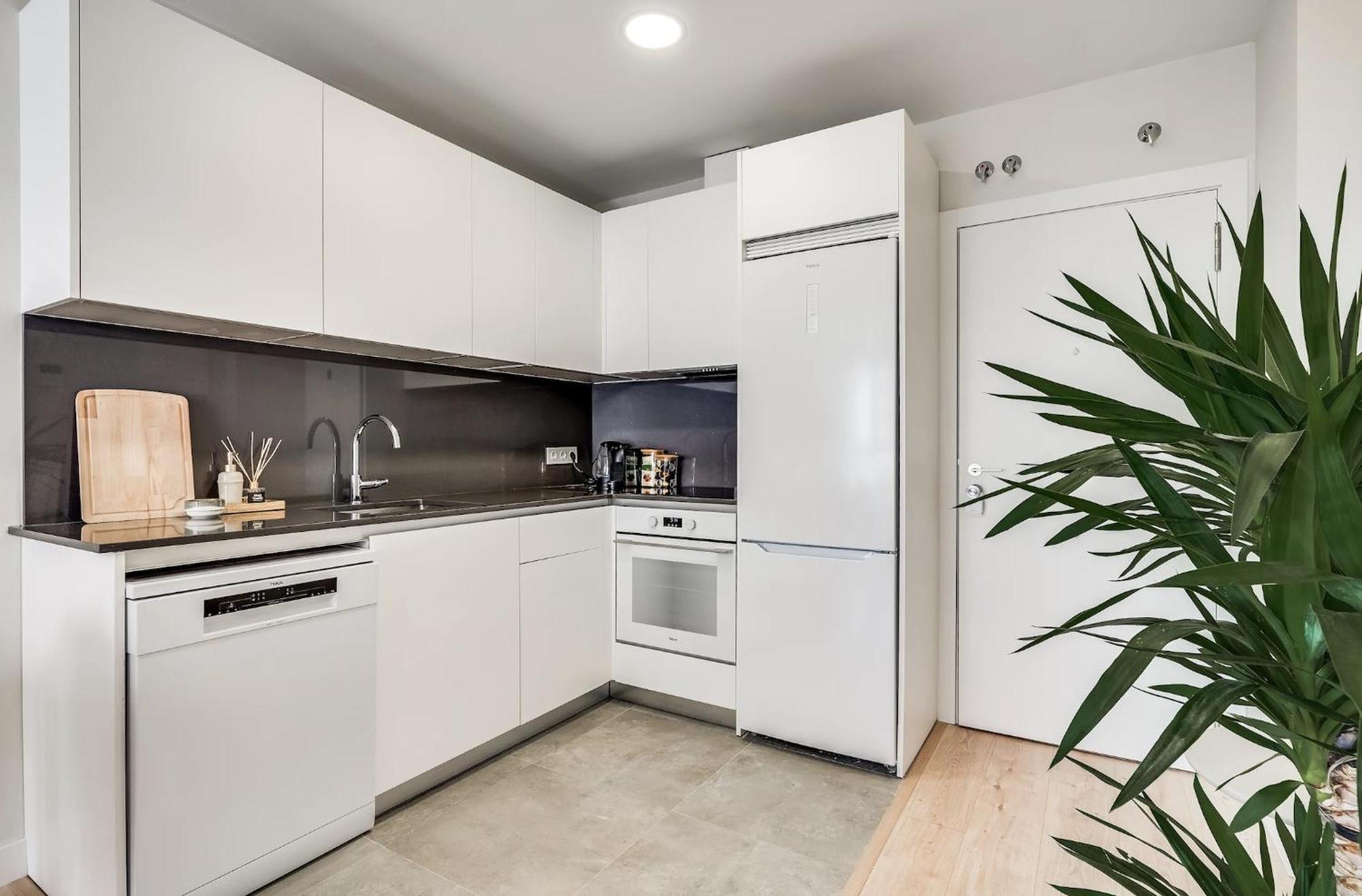 Skyline 10 Pool And Parking Free Apartment *