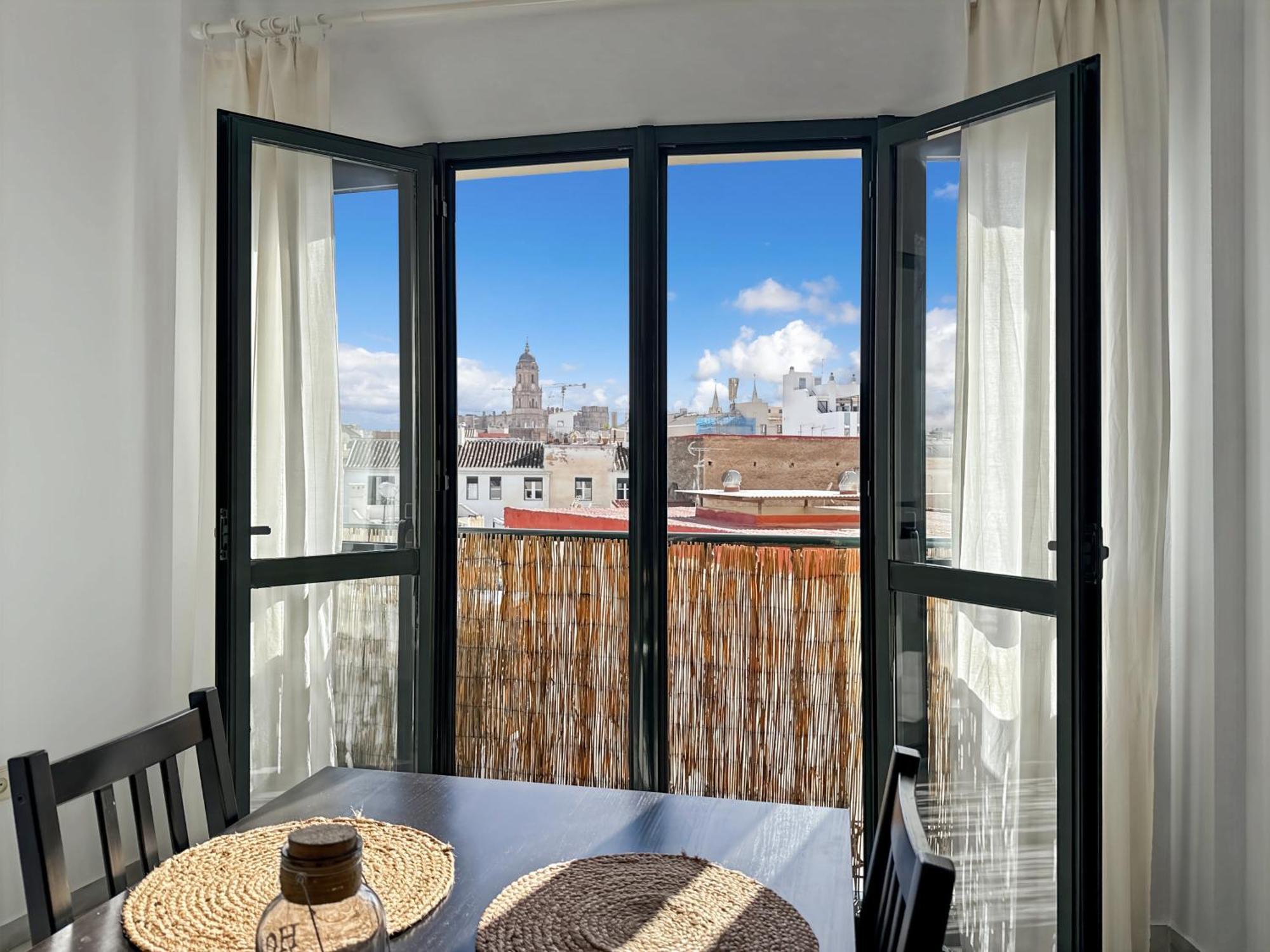 Exclusive With Cathedral Views And Auto Check-in