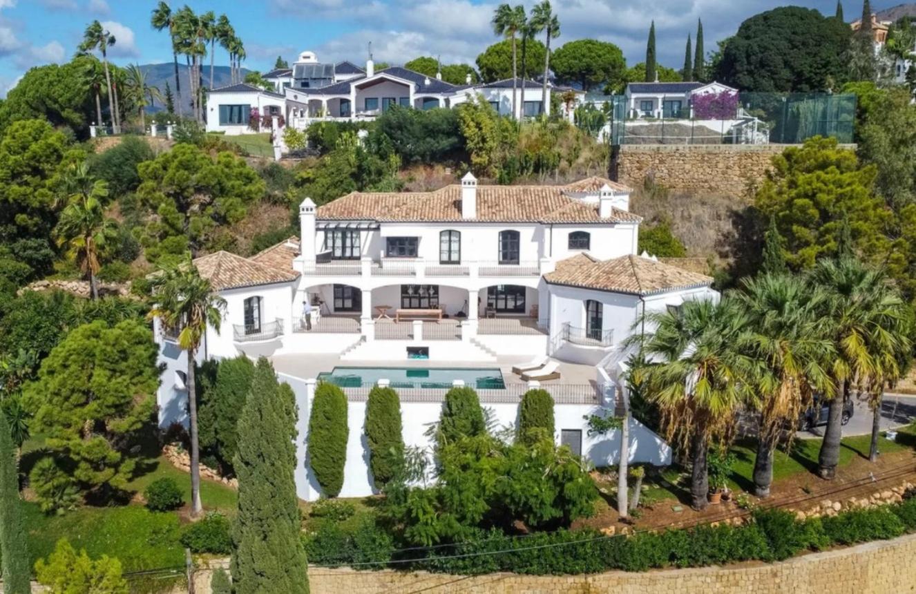 Elegante Con Jardin Y Piscina Villa *