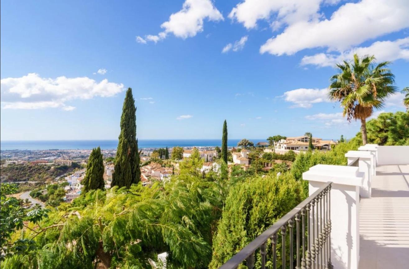 Villa Elegante Con Jardin Y Piscina *