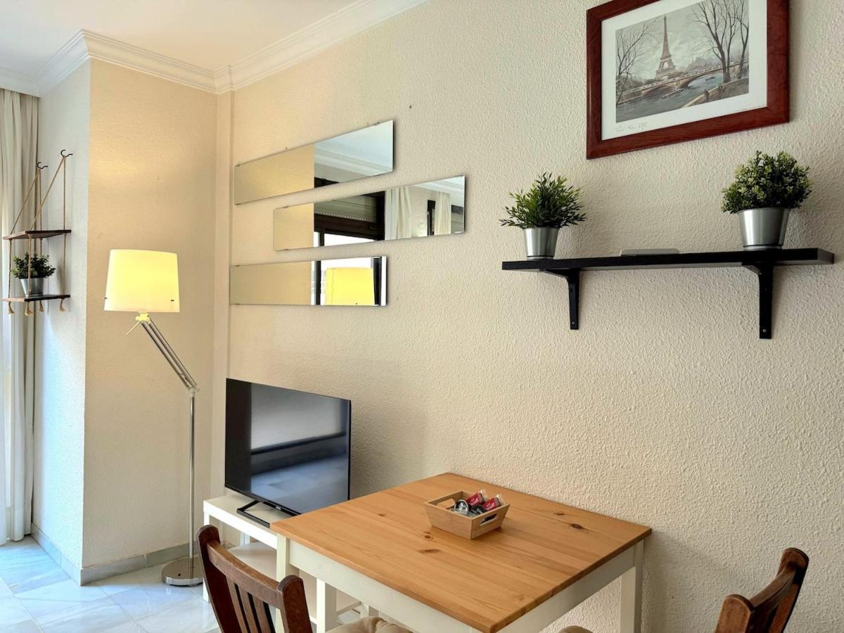 Estudio Junto A La Playa De La Malagueta & Parking Apartment Malaga