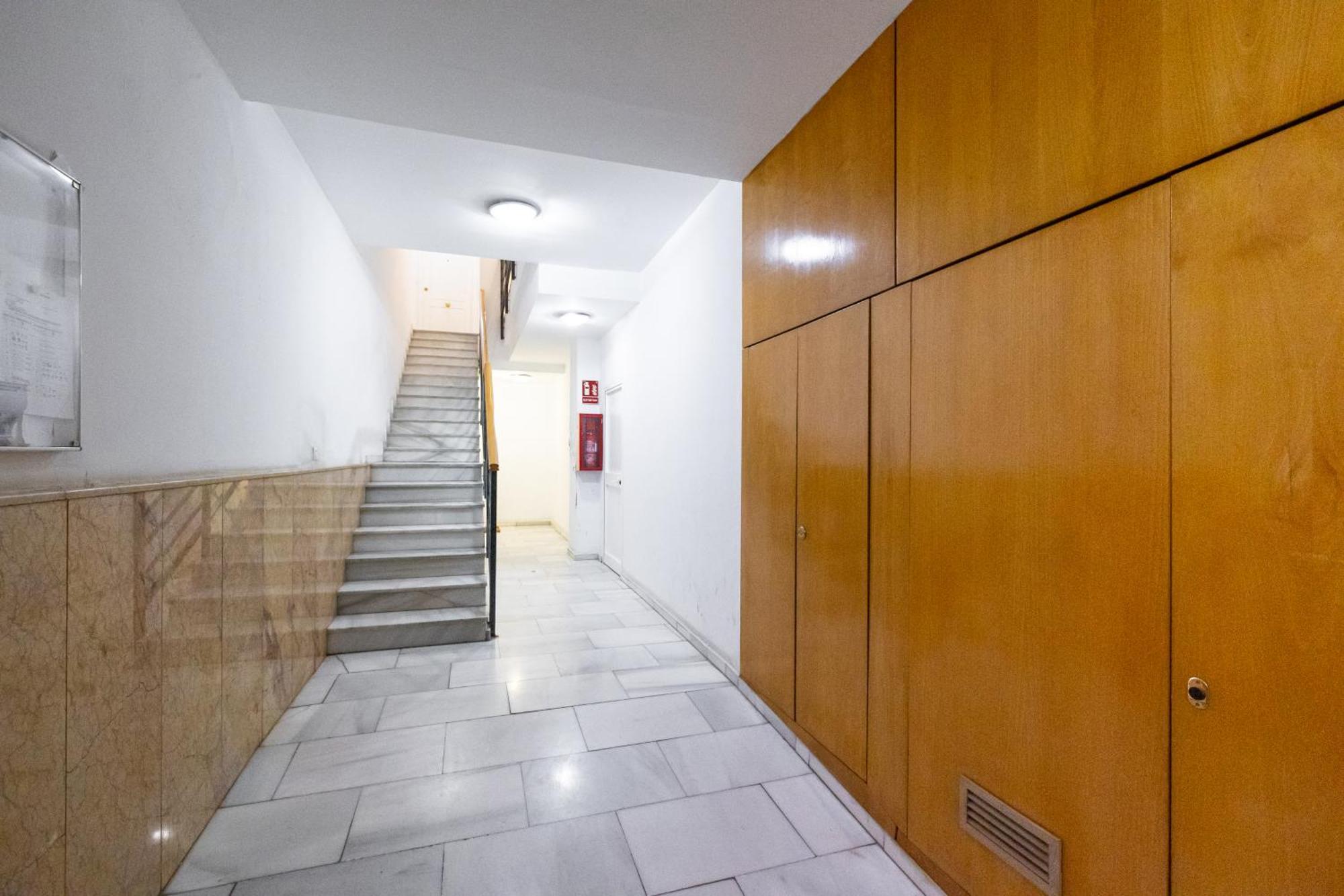 H2m Alamos Duplex, Desk, Dishwasher, Oven, Shower
