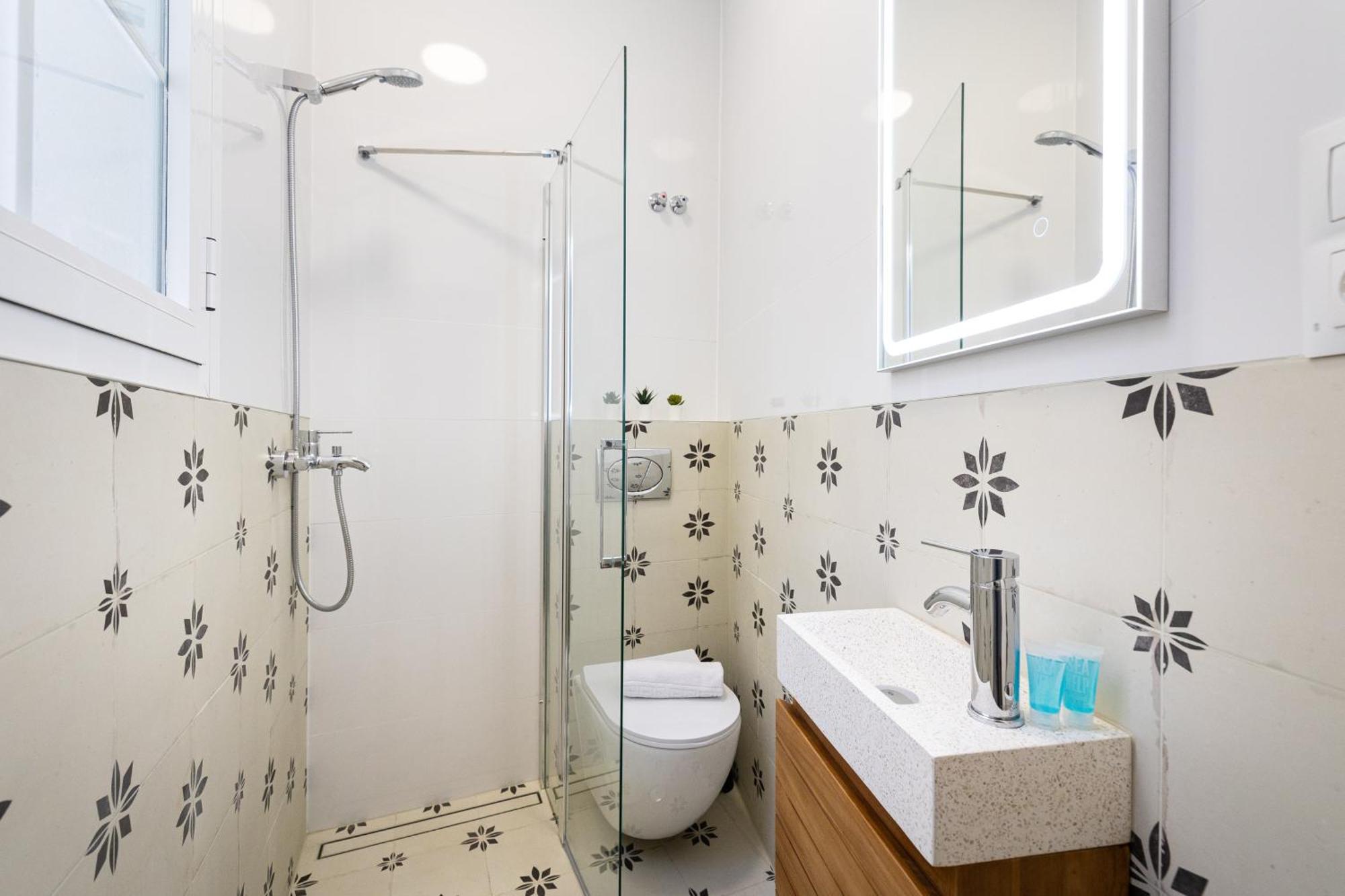 Apartment H2m Alamos Duplex, Desk, Dishwasher, Oven, Shower *