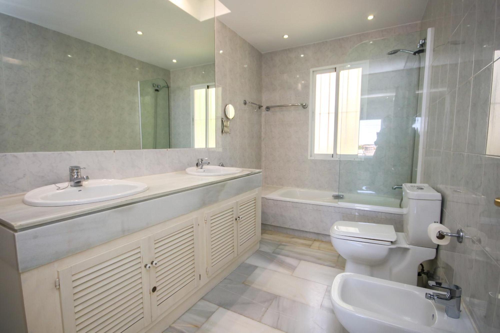 Three Bedroom La Mairena Elviria * Ojen