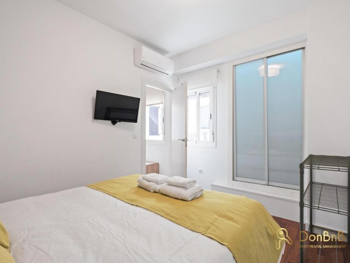 One Minute From Merced In * Malaga