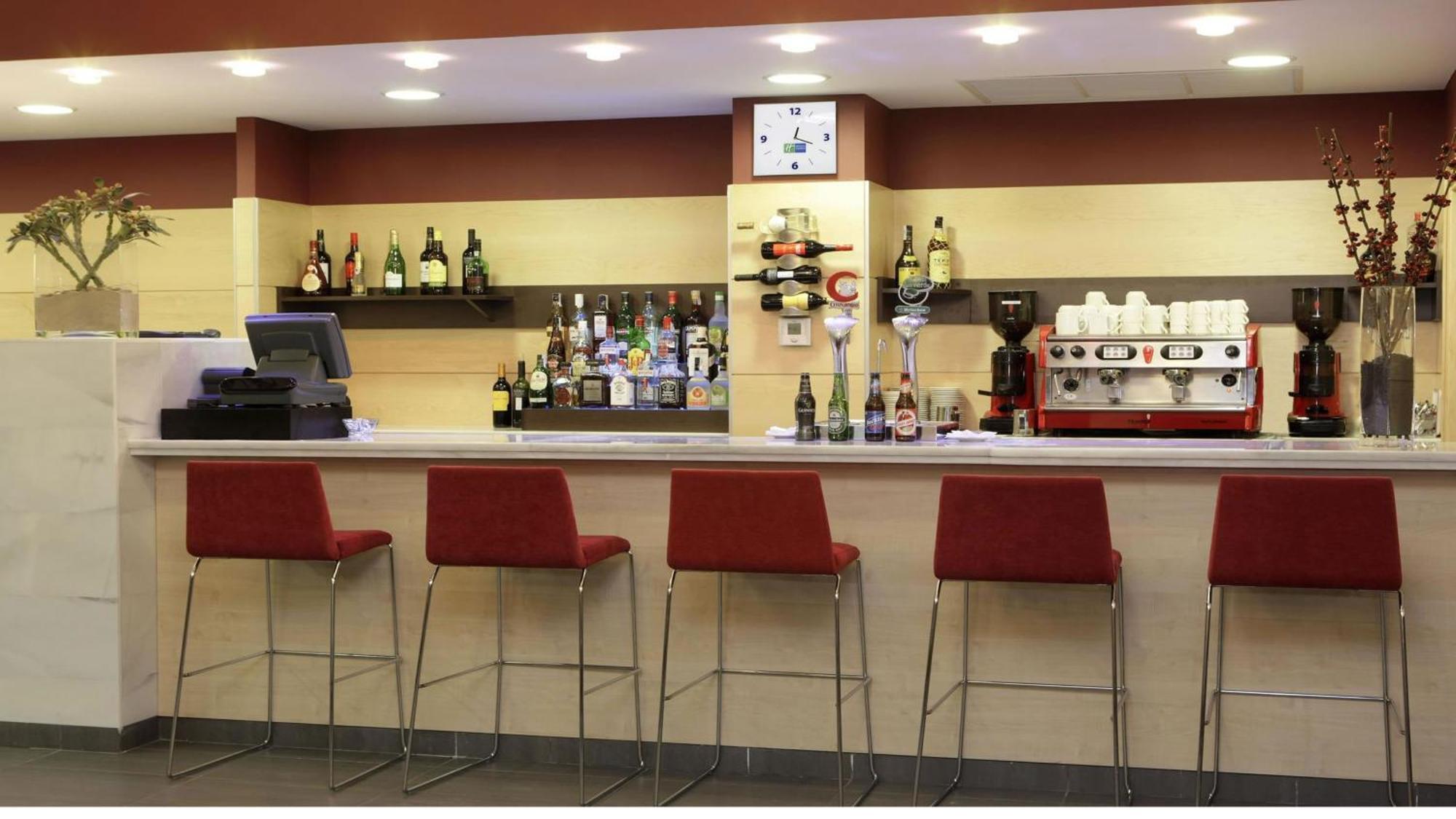 Express Airport By Ihg Hotel