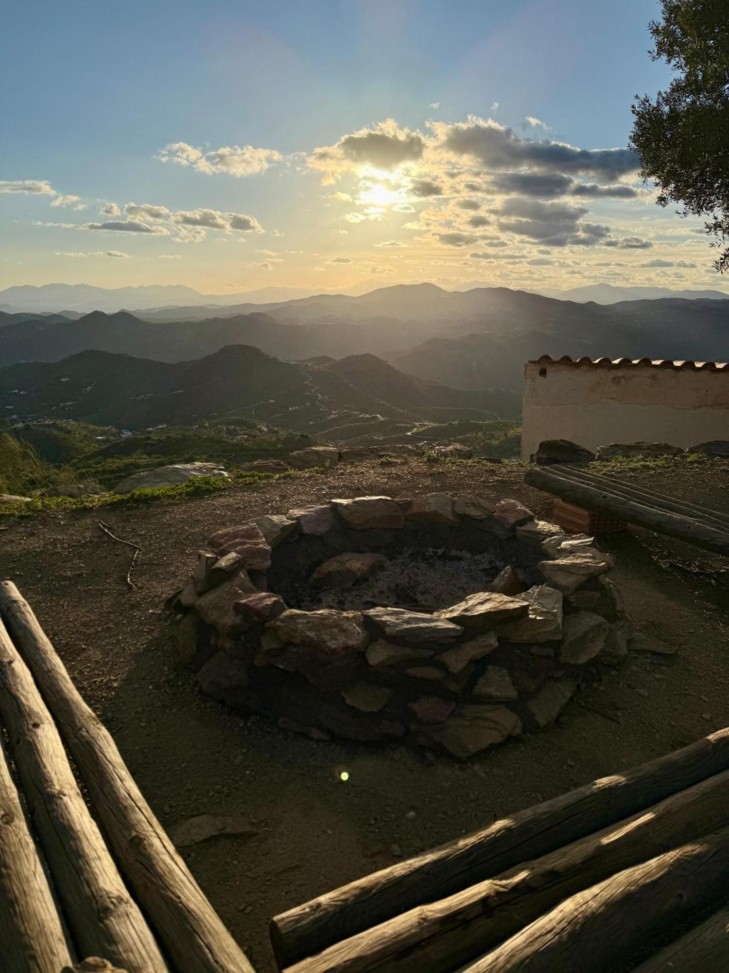 El Cielo, Cortijo En El Corazon De Montanas Villa
