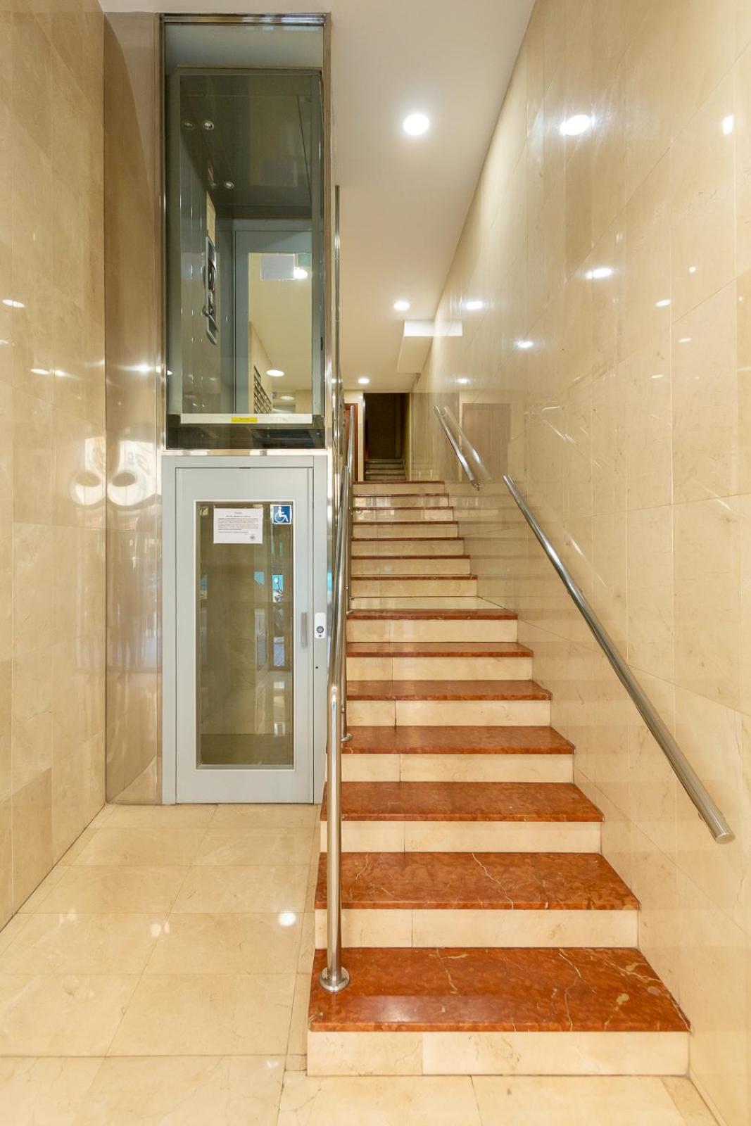 Center With Parking Apartment *