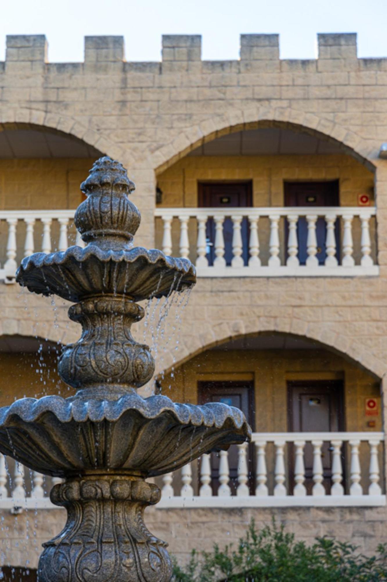 Plaza Del Castillo Hotel