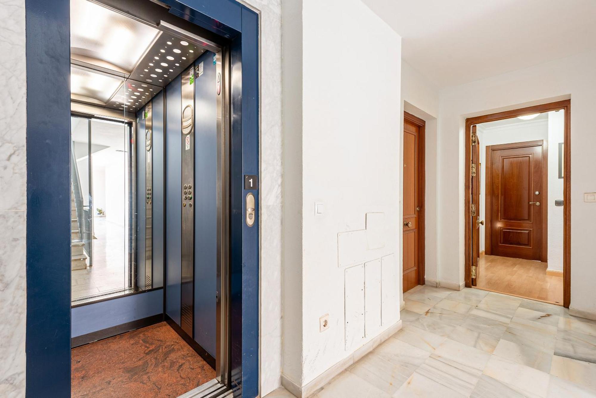 Small In Malaga-beach Apartment *