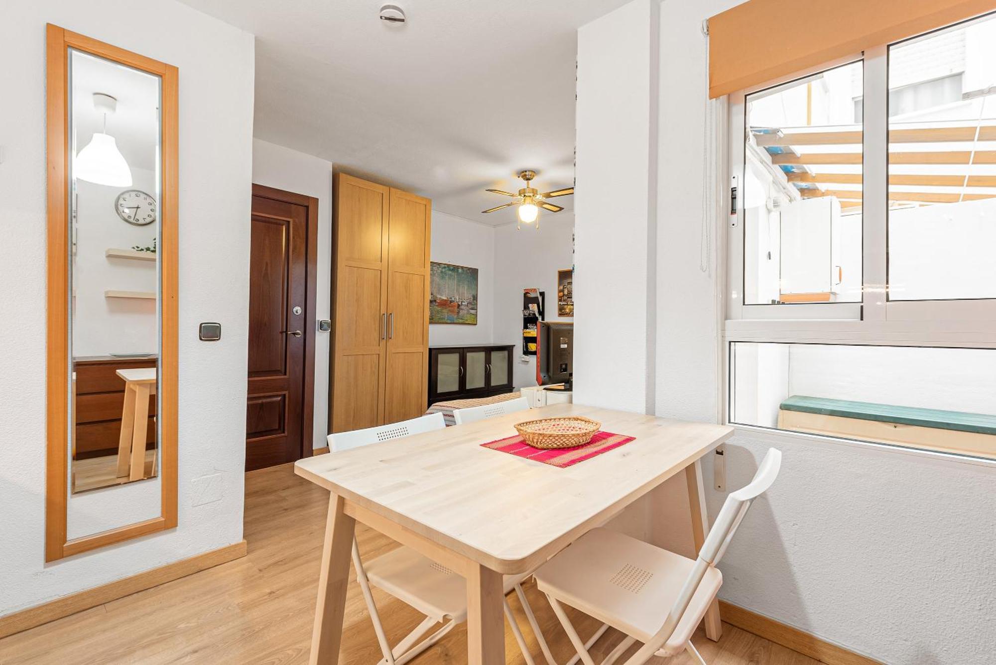 Small In Malaga-beach Apartment *