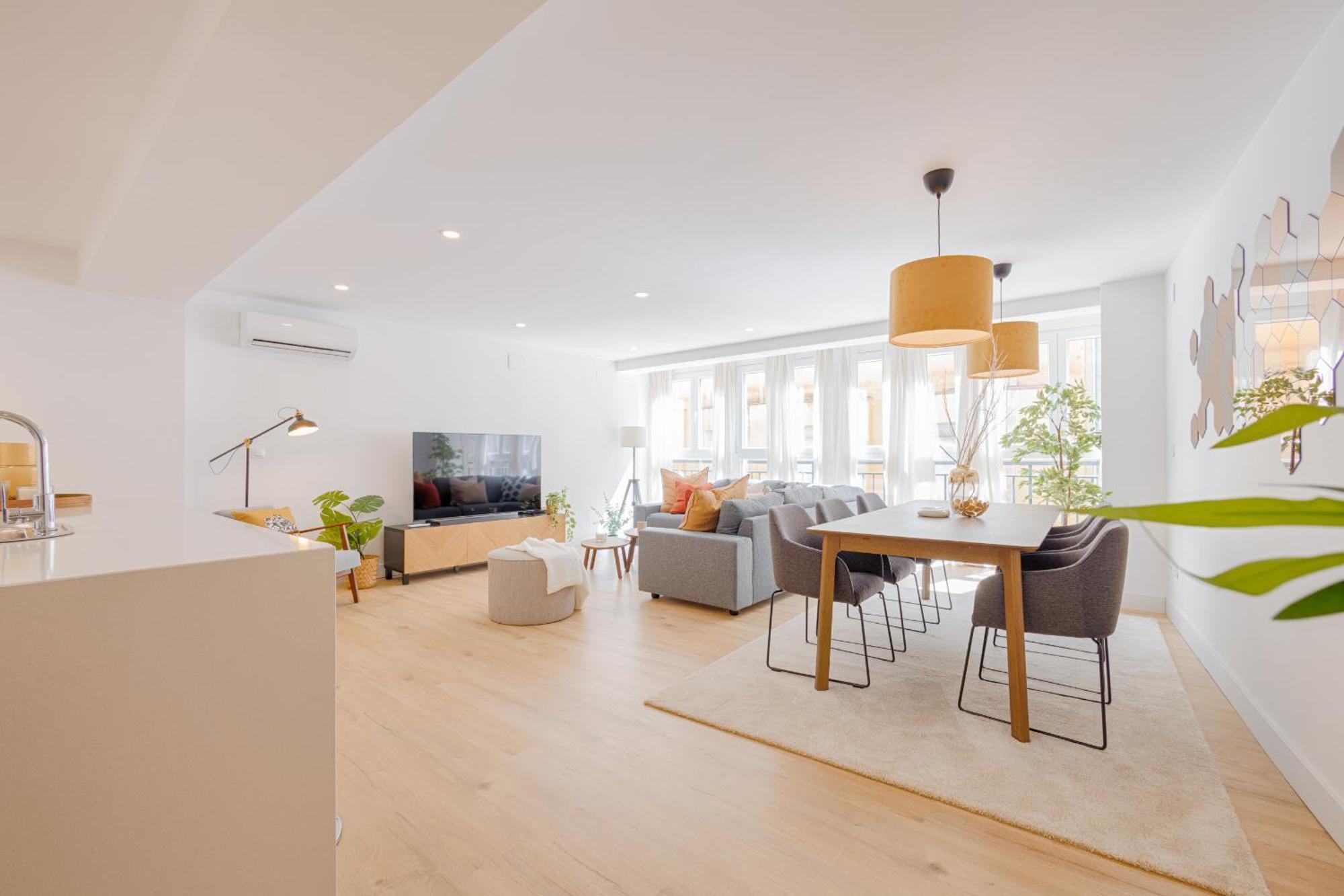 C26 Gorgeous 4 Bdrm In Plaza Uncibay * Malaga