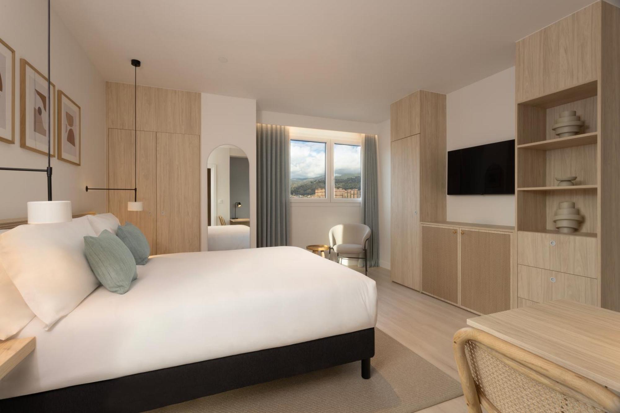 Staybridge & By Ihg *