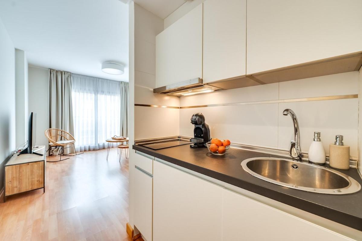 Modern & Cozy Near Old Town Apartment *