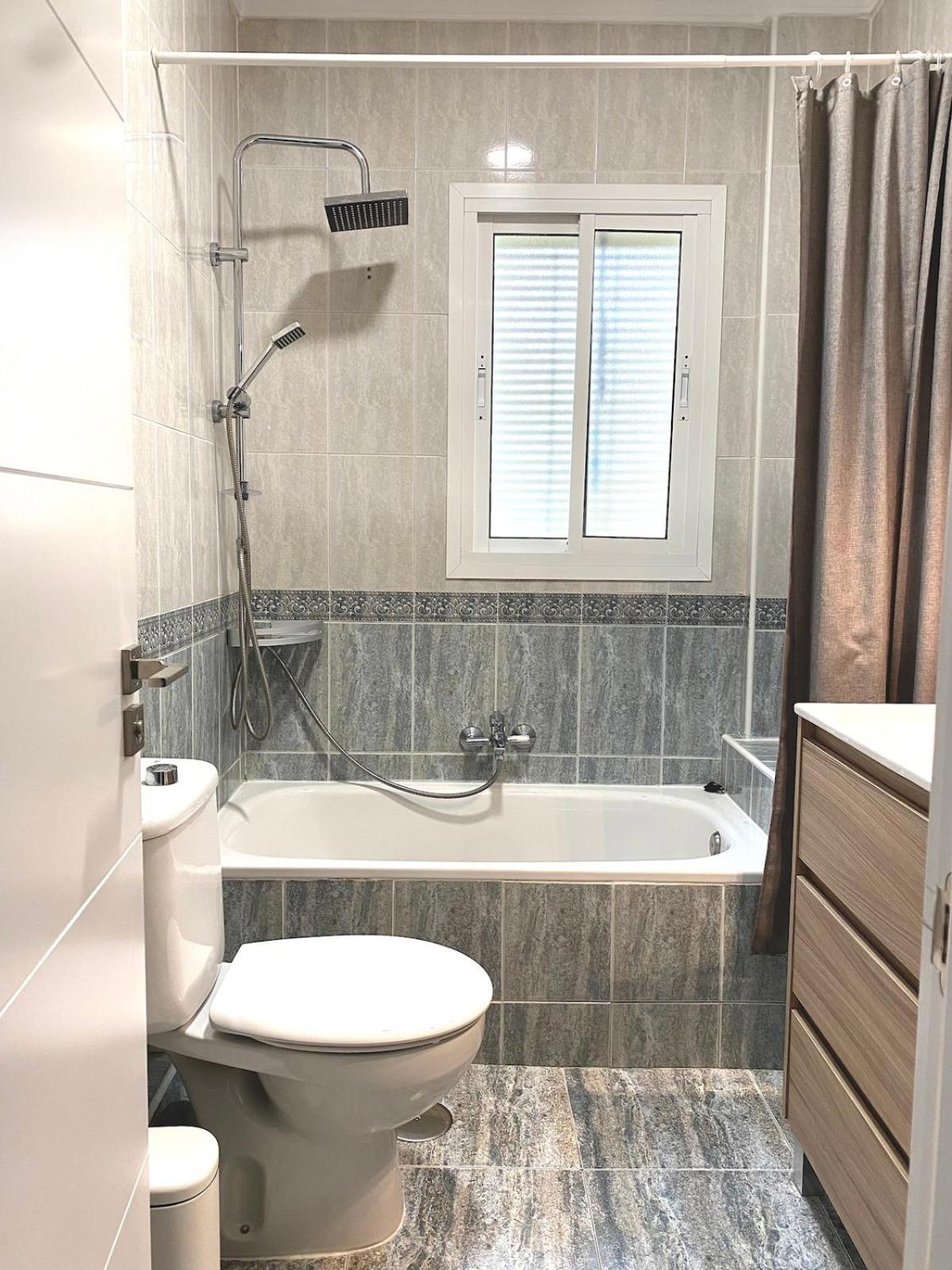 Apartment, 3 Bedrooms, Downtown