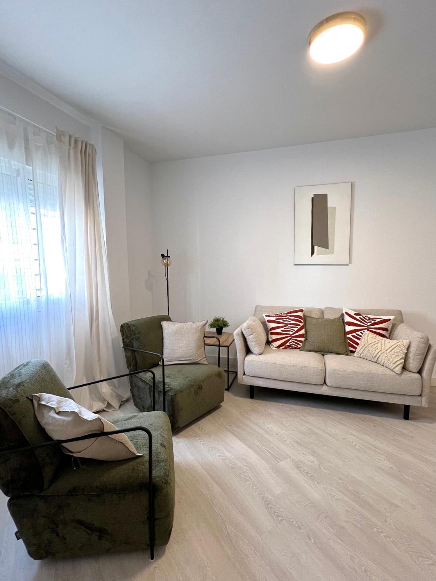 Apartment Amazing Center - Optional Parking *