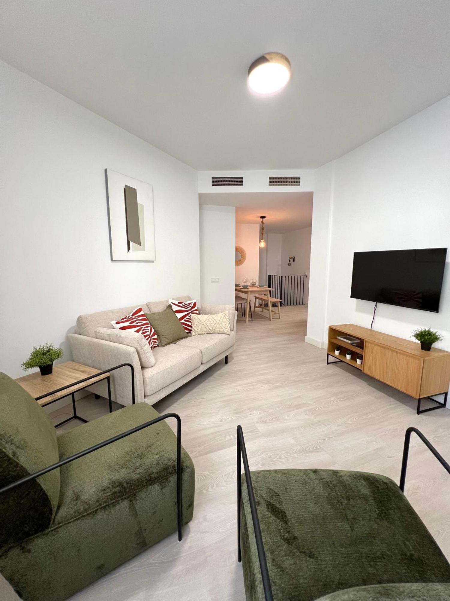 Apartment Amazing Center - Optional Parking *