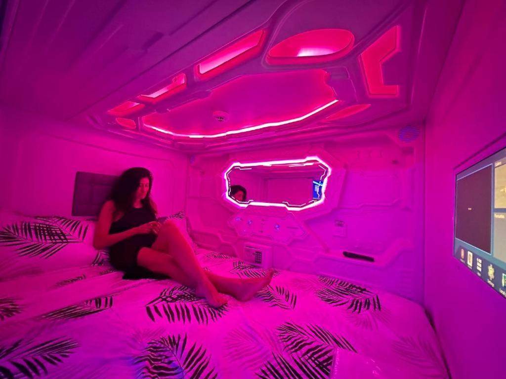 Good Vibes Only Capsule Kapselhotel *