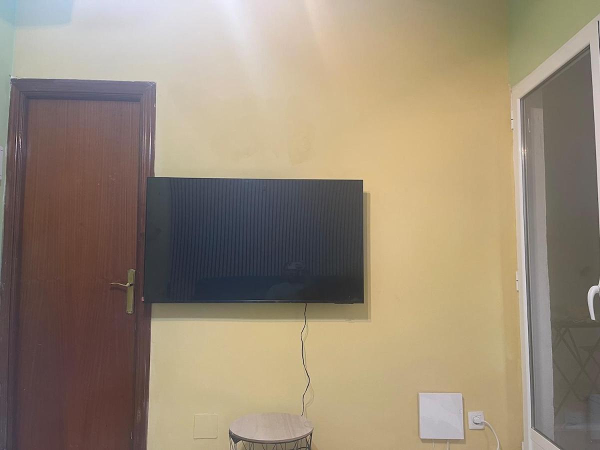 Apartment Warm Wood 1 Bedroom Sofa Bed *