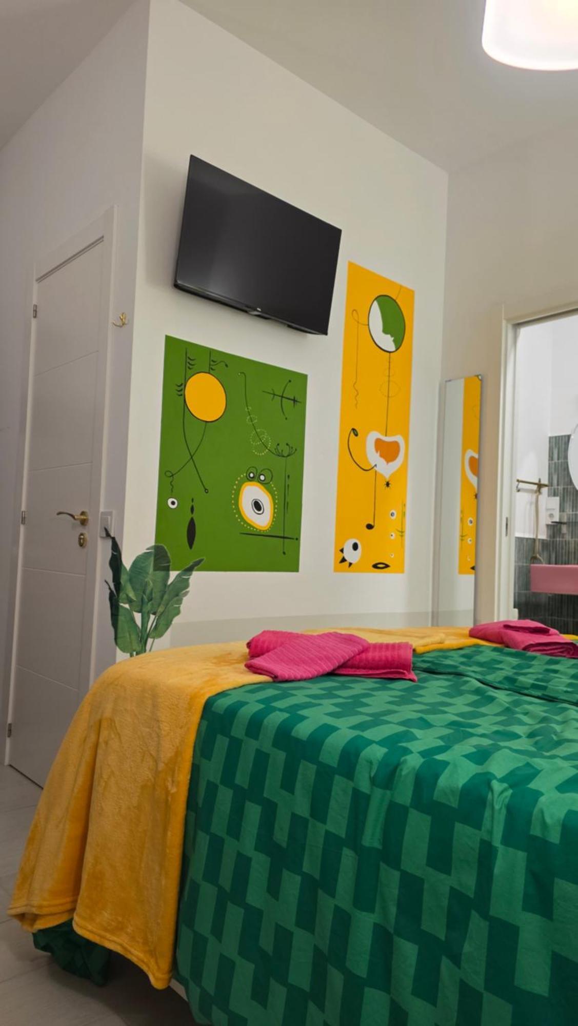 Apartment Miro Huelin 200 M From