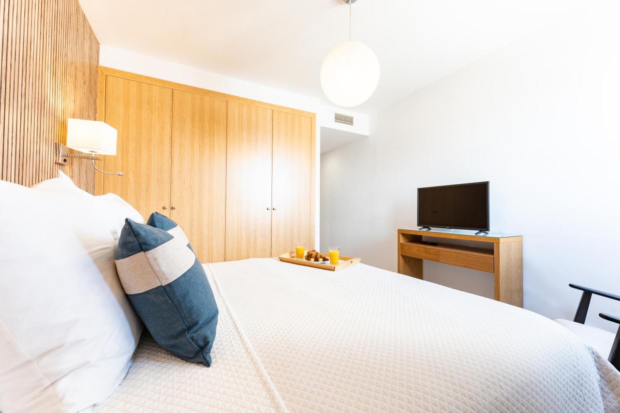 Maria Zambrano Center & Parking Apartment