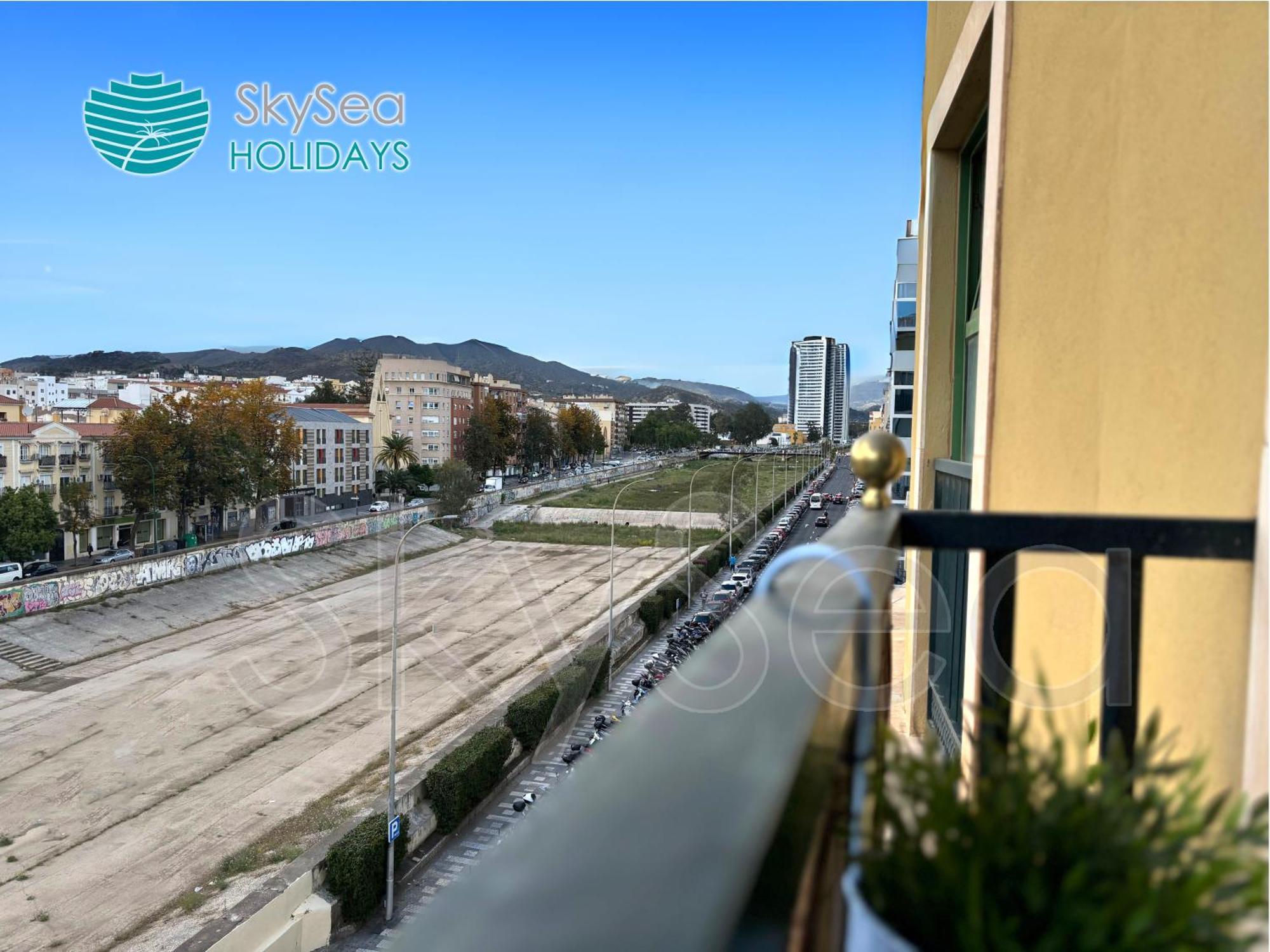 Skysea Holidays Centro Frente Al Rio Málaga