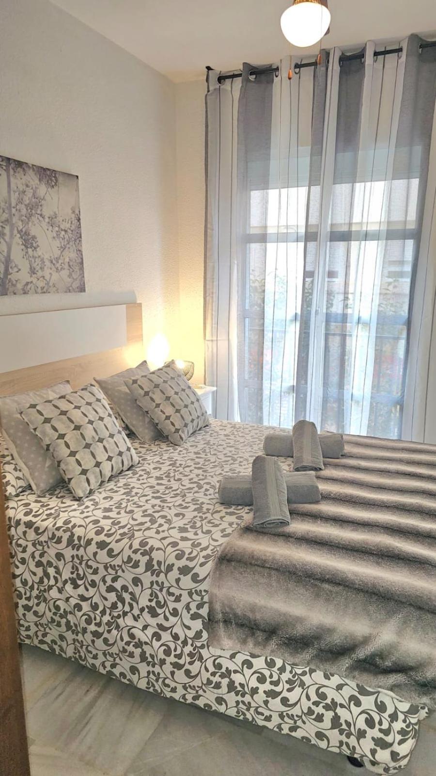 Apartment Ideal One Bedroom Center *