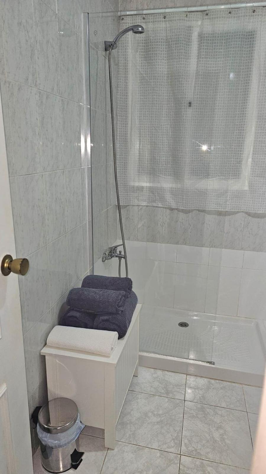 Ideal One Bedroom Center Apartment *