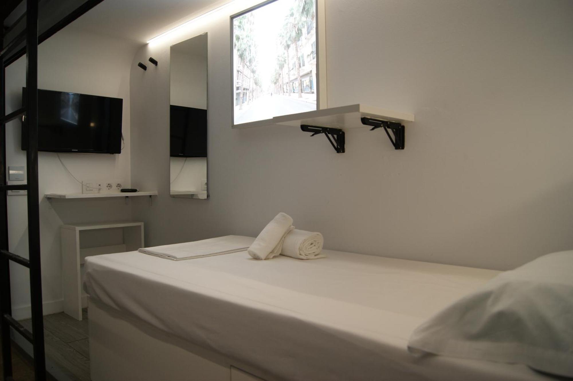M Pods Capsulehotel 2*