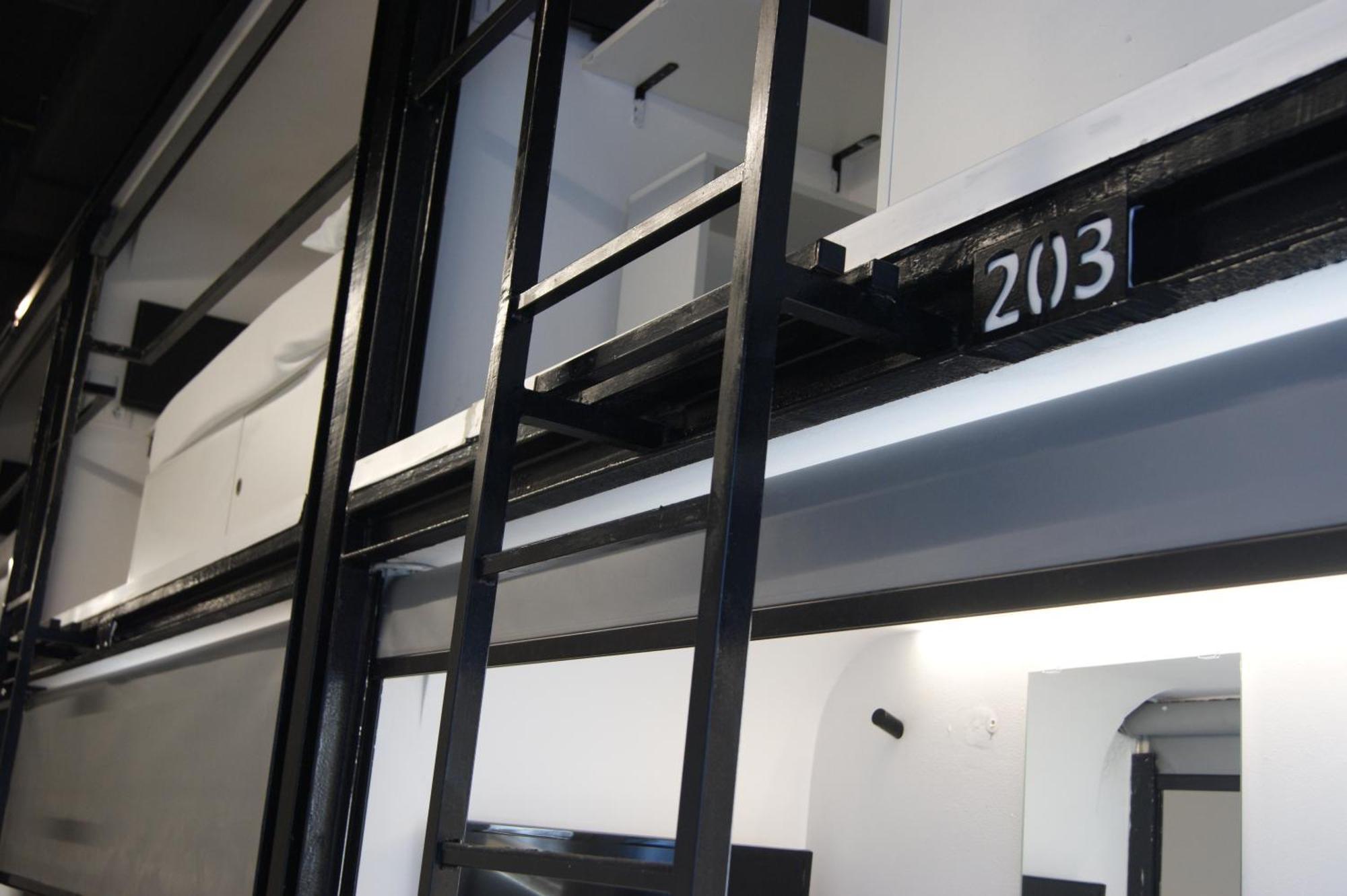M Pods Capsulehotel 2*