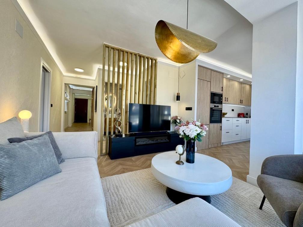 Elegance In The Heart Of Apartment