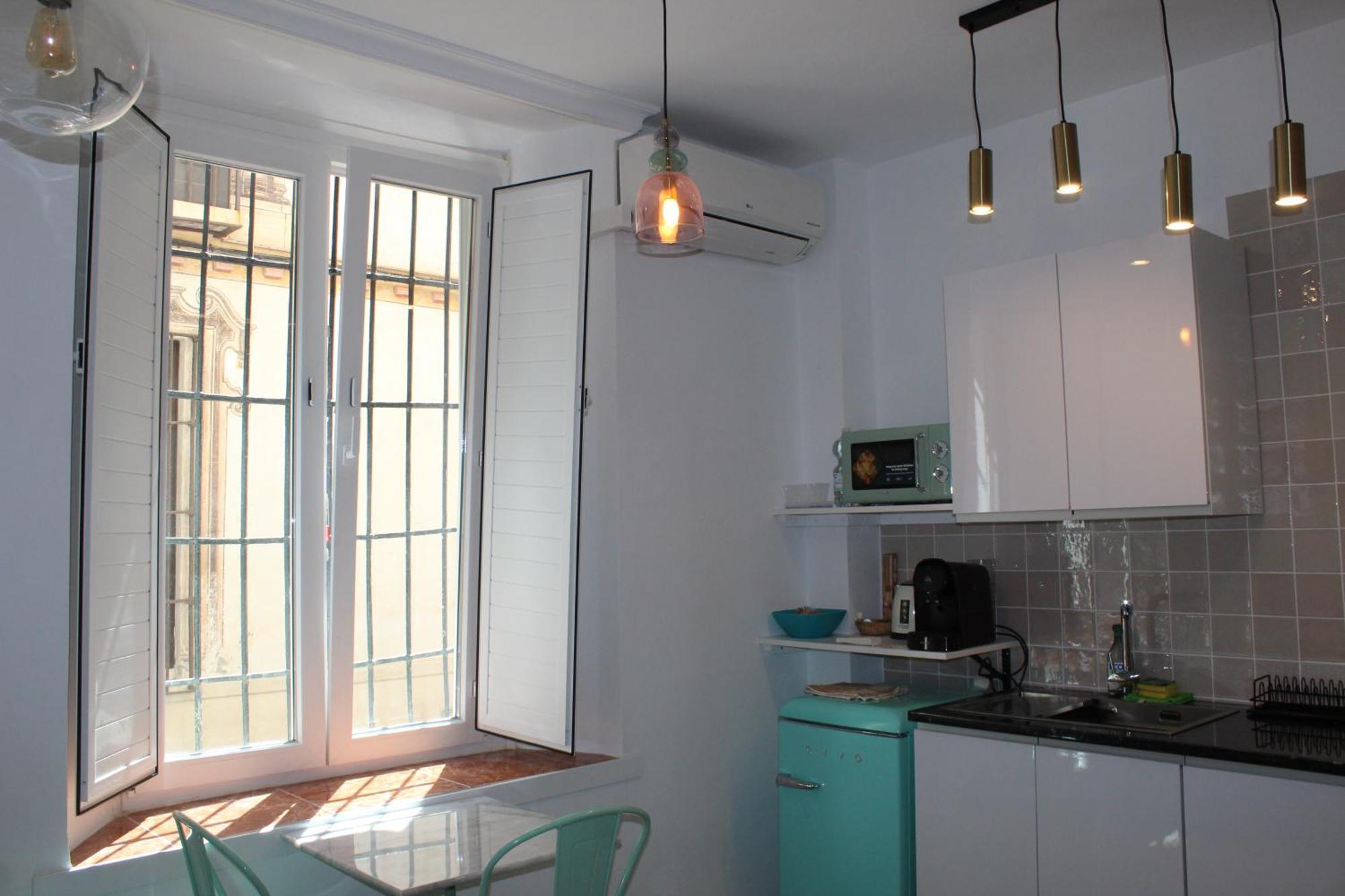 Iyourbasics Lovely Hinestrosa 23 Free Wifi&ac *