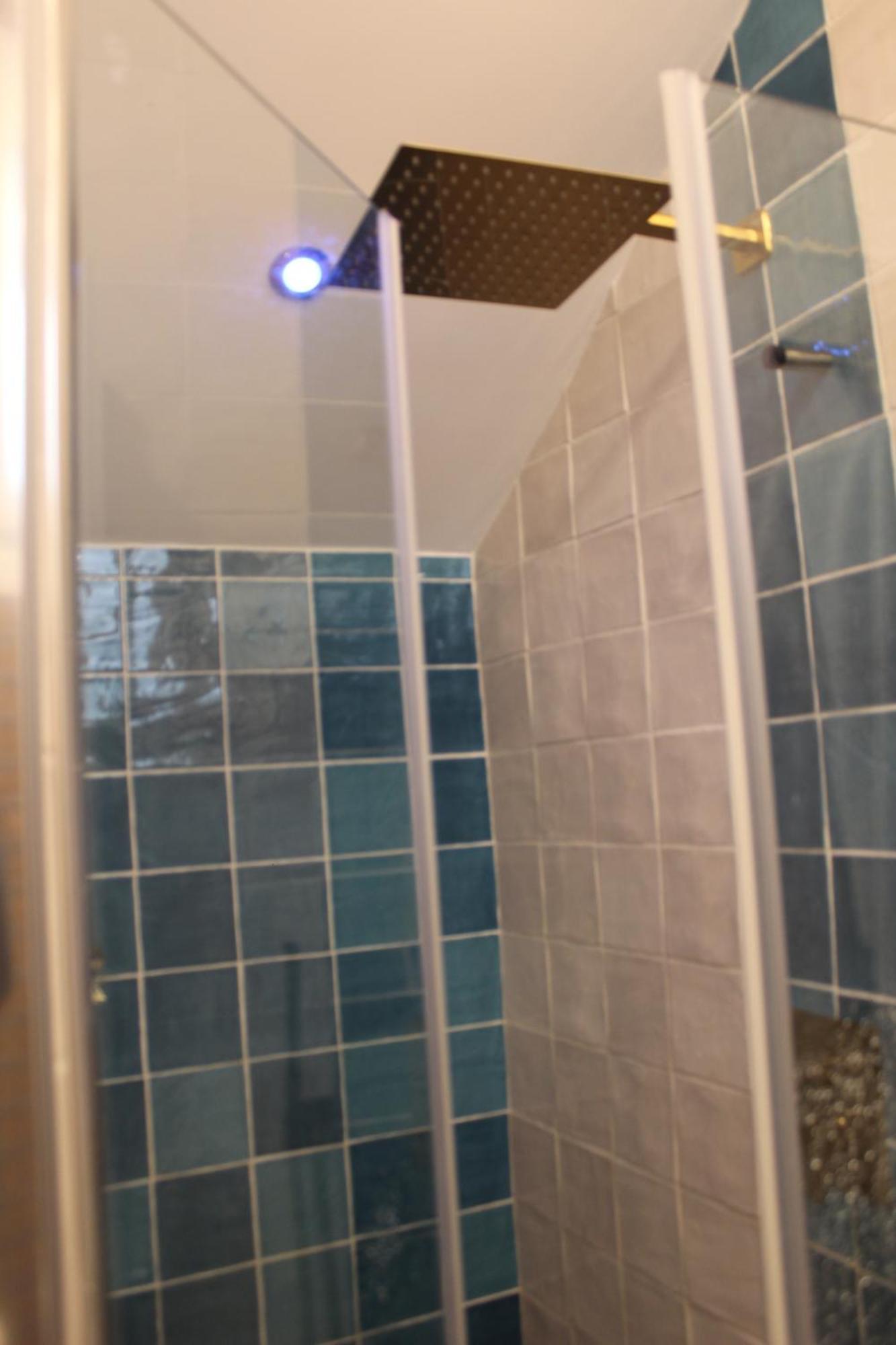 Iyourbasics Lovely Hinestrosa 23 Free Wifi&ac Malaga