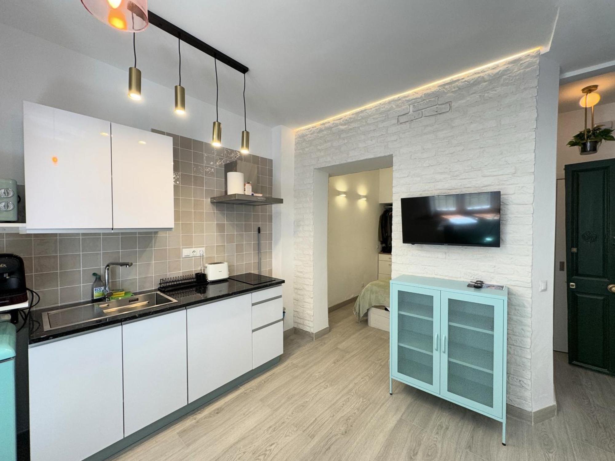 Iyourbasics Lovely Hinestrosa 23 Free Wifi&ac Apartment