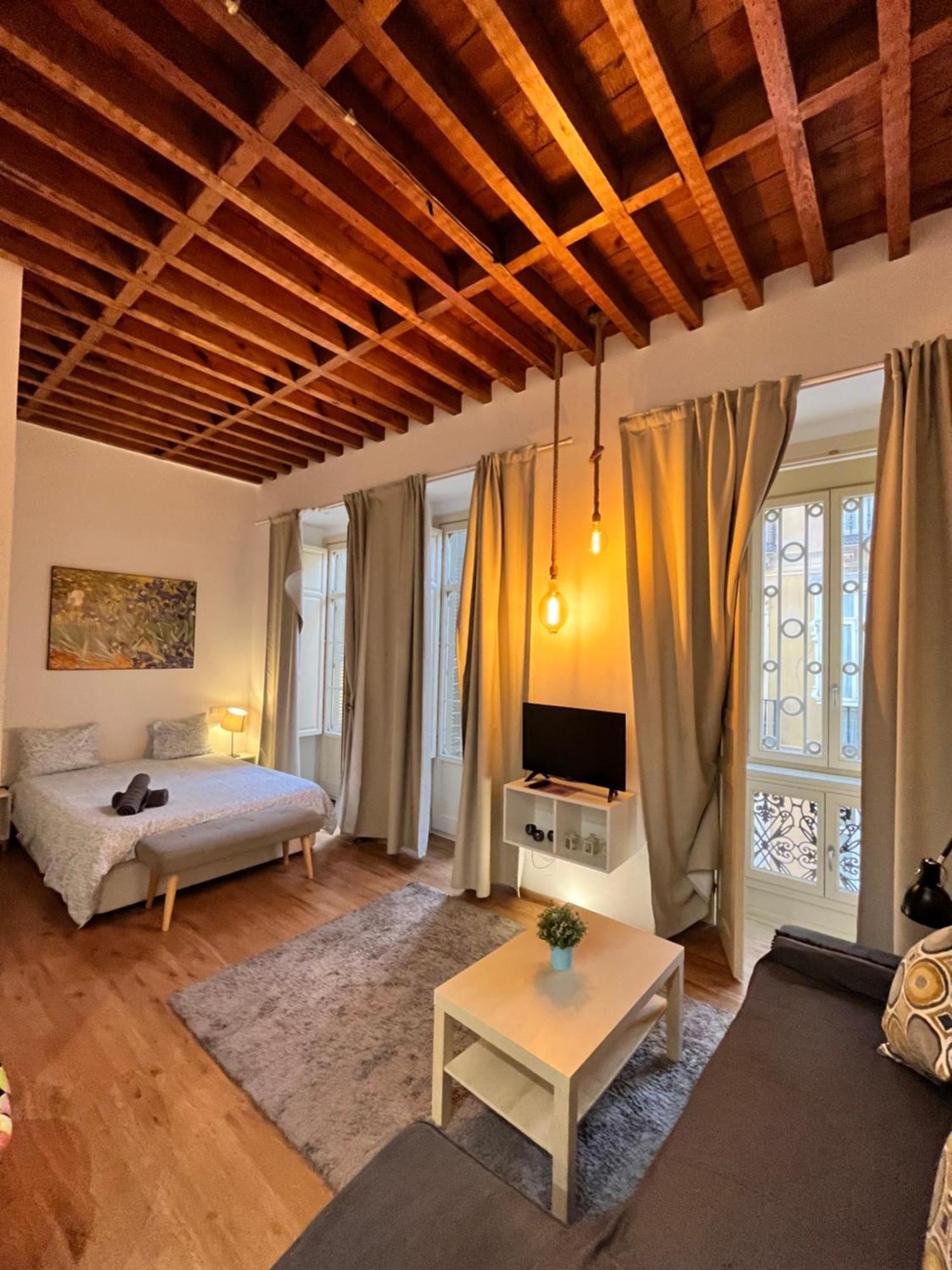Larios Deluxe Apartment *