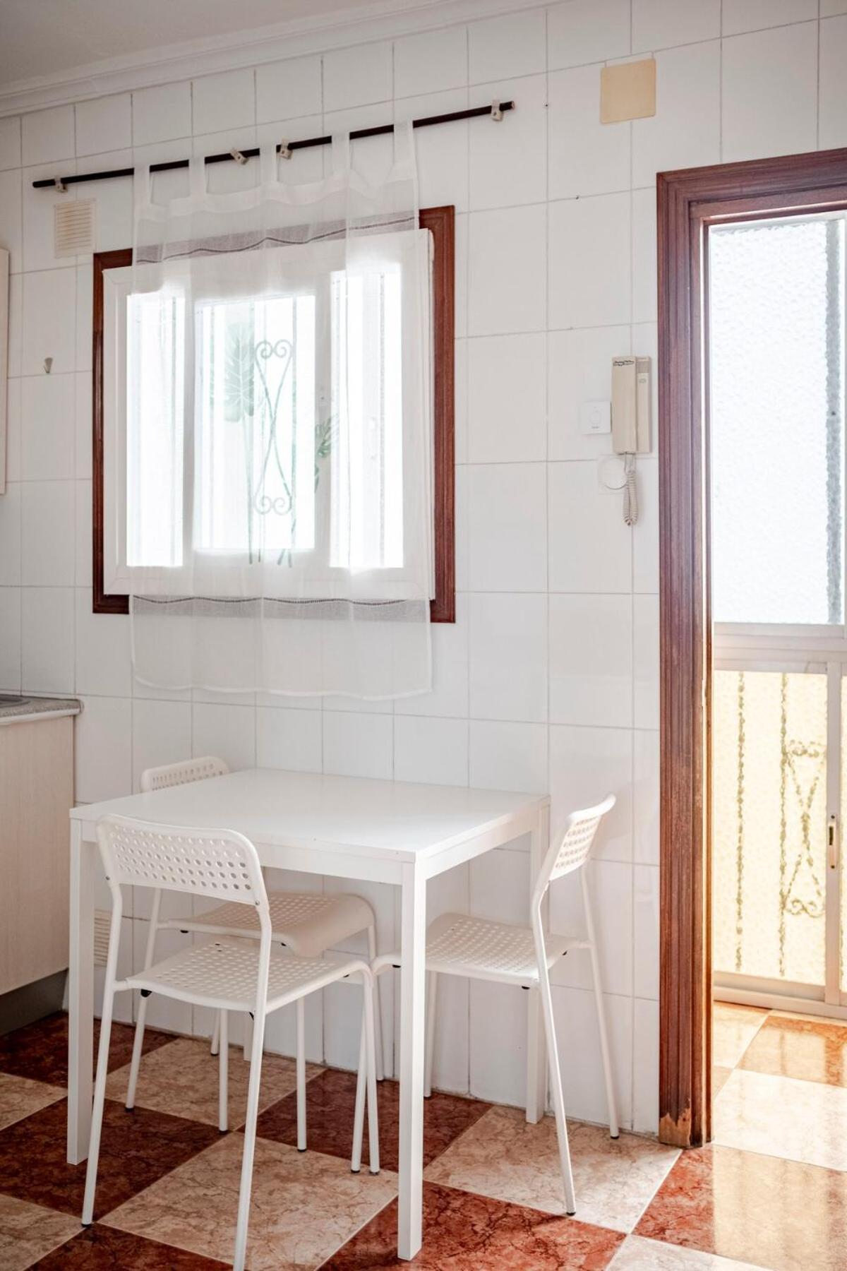 Apartment With Work/study Close To Old Town