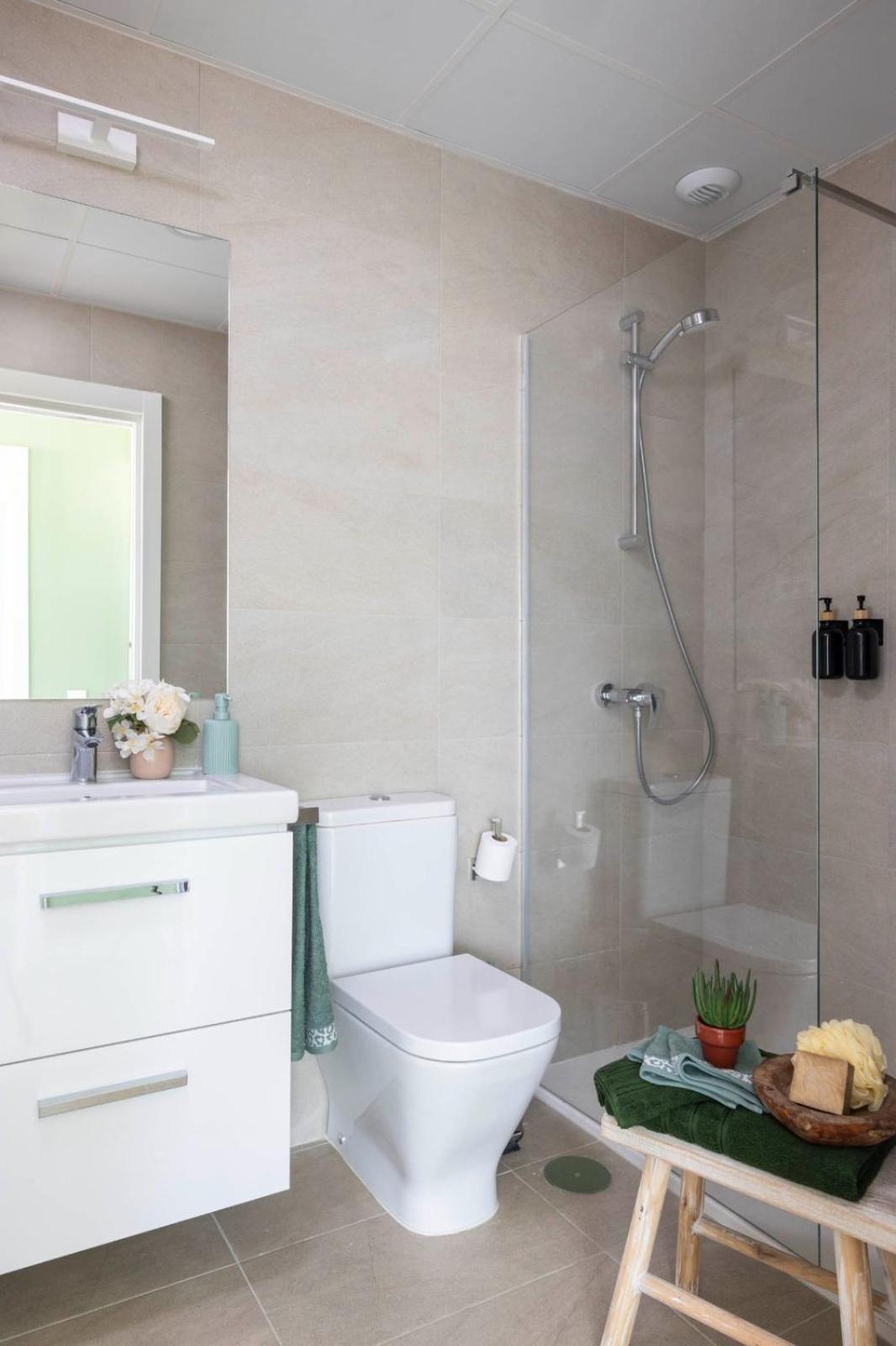 Luxury 3 Bed 26 Floor Apartment *
