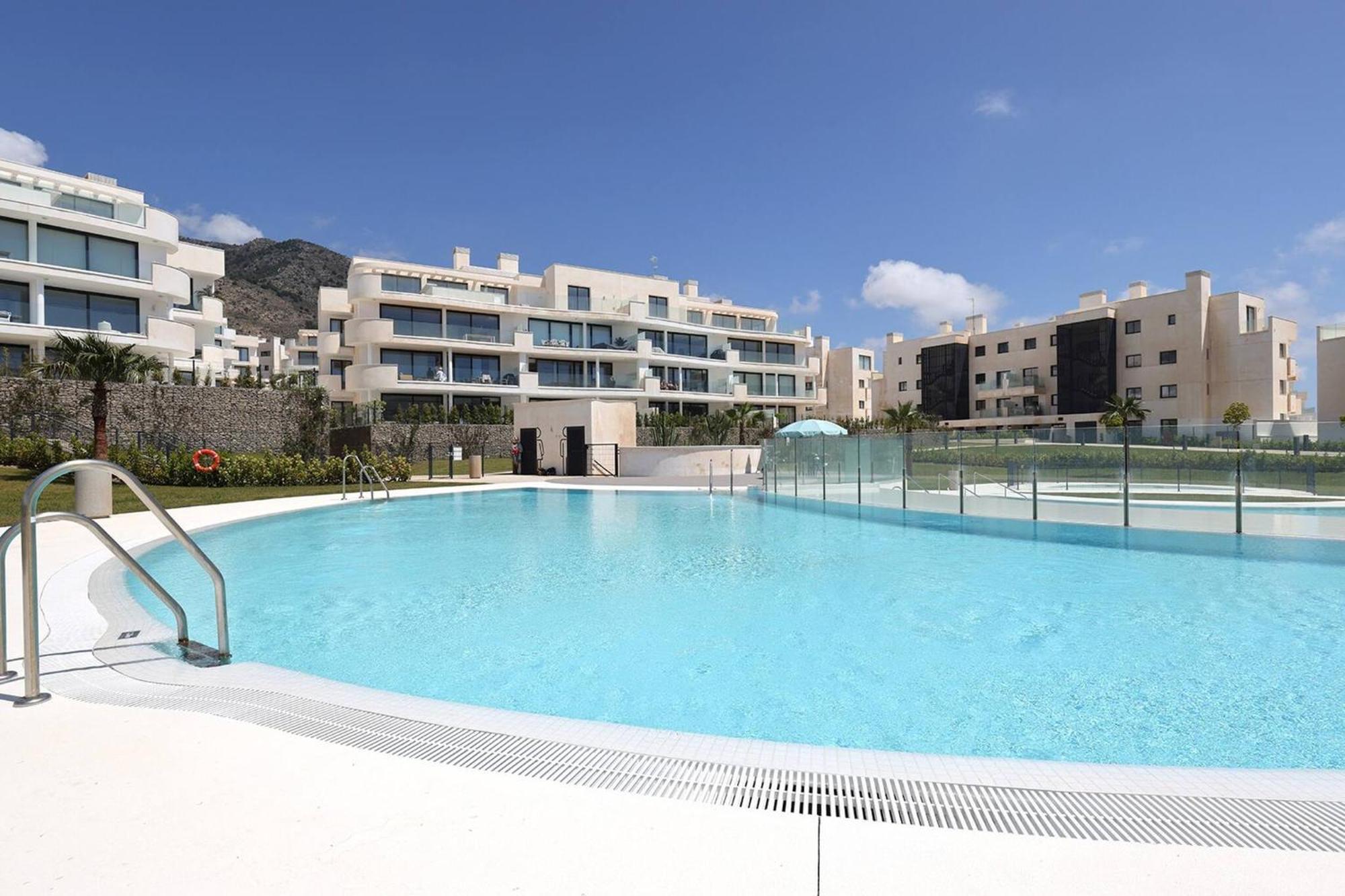 Apartment 092 - Modern, Spacious El Higueron With Private Garden & Bbq