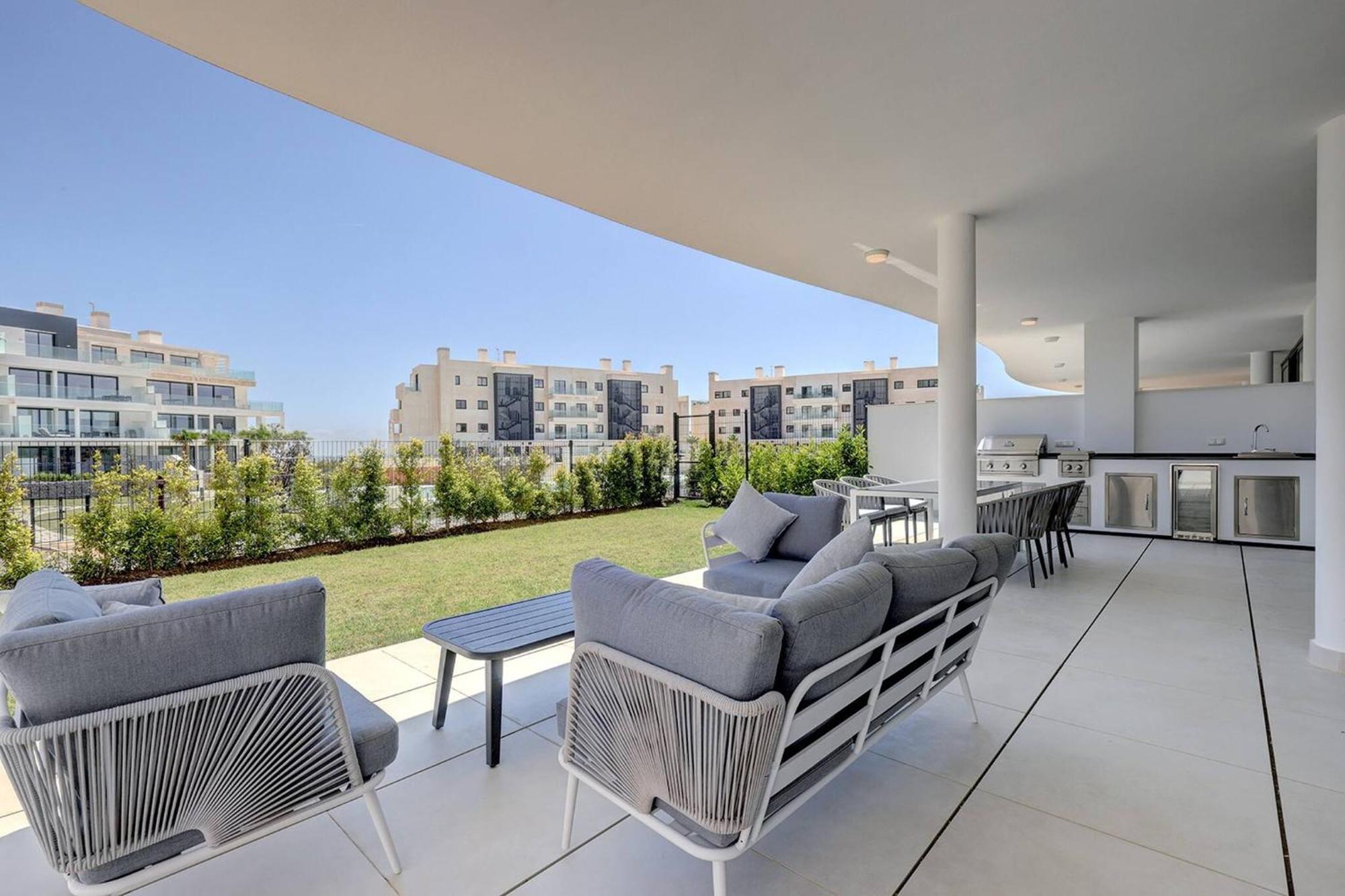 092 - Modern, Spacious El Higueron With Private Garden & Bbq Apartment Malaga
