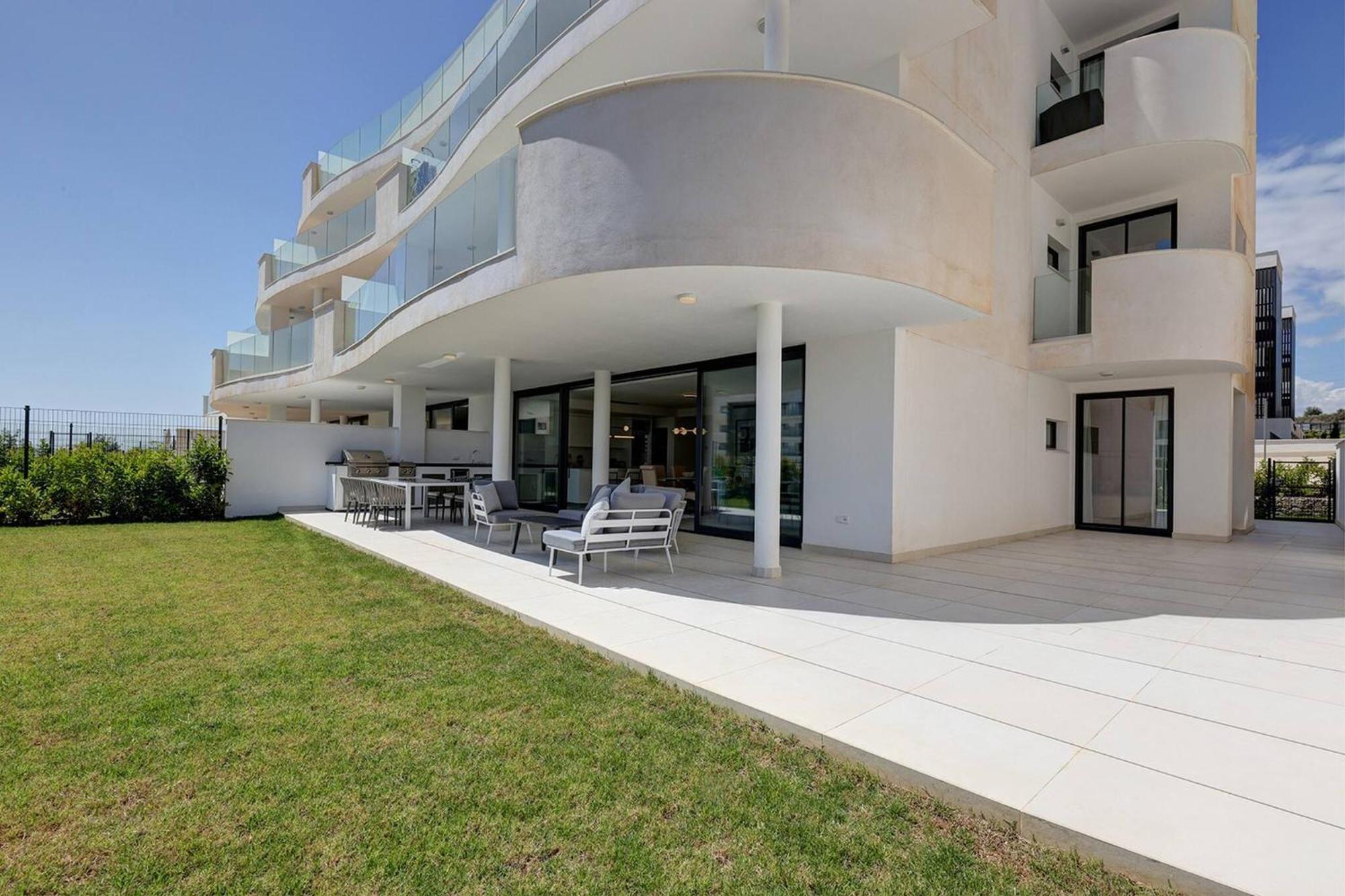 Apartment 092 - Modern, Spacious El Higueron With Private Garden & Bbq Malaga