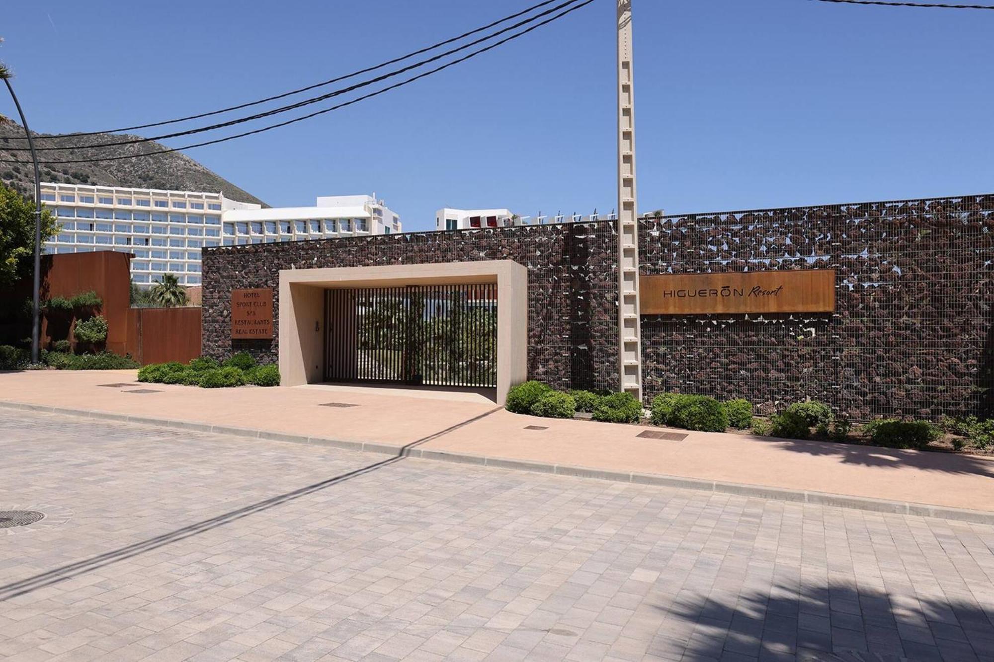 092 - Modern, Spacious El Higueron With Private Garden & Bbq Malaga