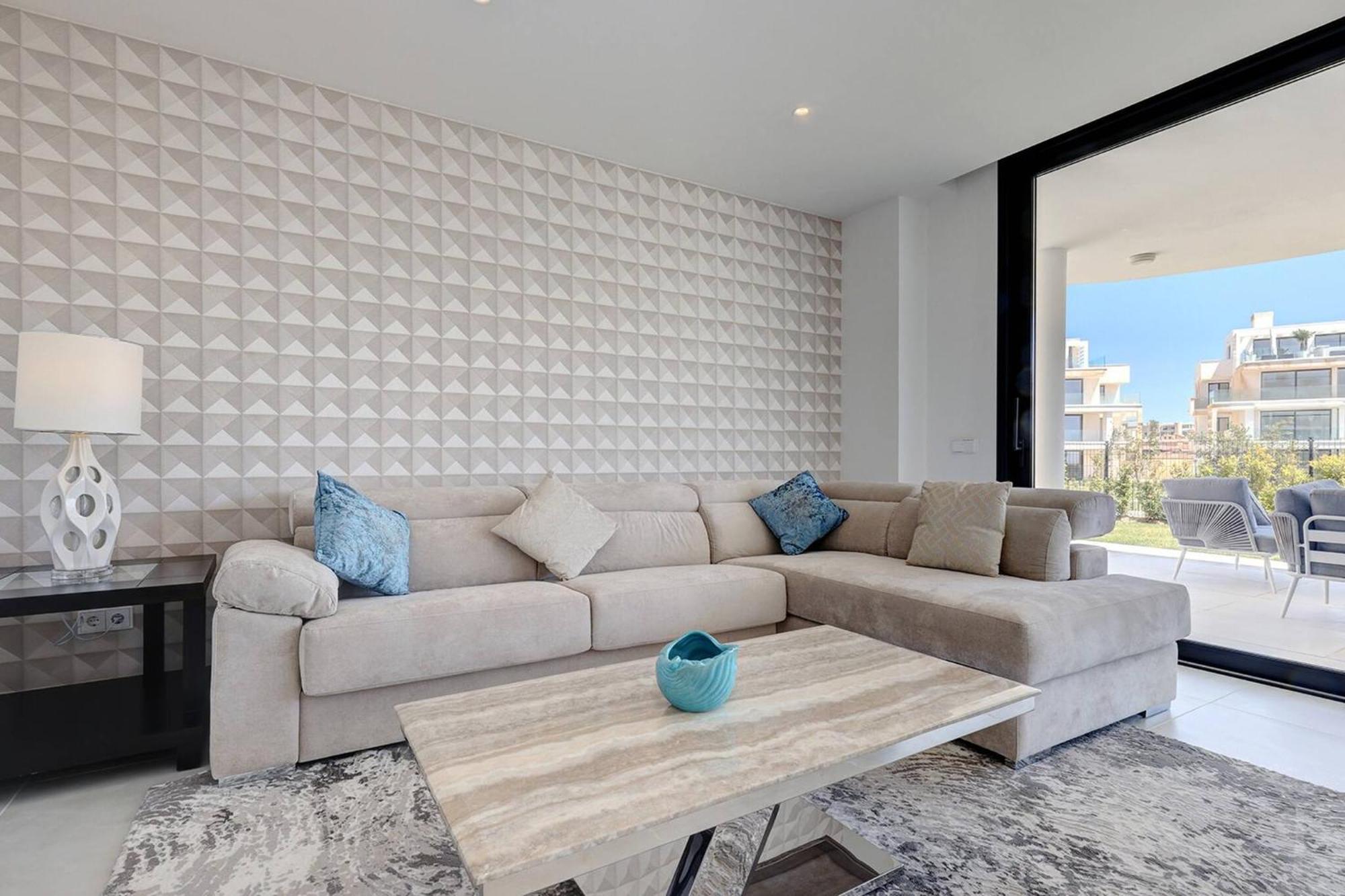 Apartment 092 - Modern, Spacious El Higueron With Private Garden & Bbq