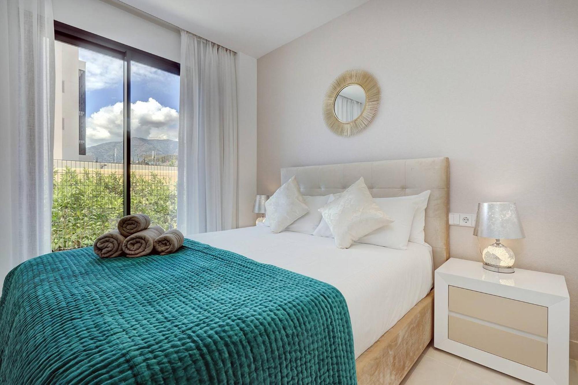 092 - Modern, Spacious El Higueron With Private Garden & Bbq Apartment *