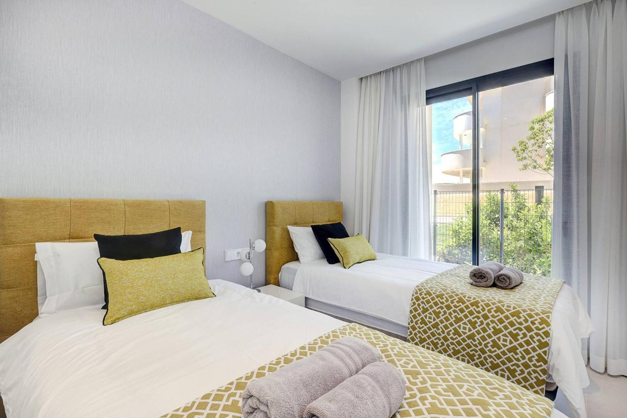 092 - Modern, Spacious El Higueron With Private Garden & Bbq Malaga