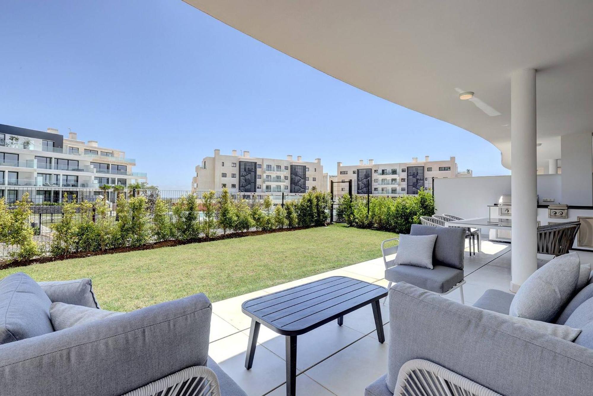 Apartment 092 - Modern, Spacious El Higueron With Private Garden & Bbq