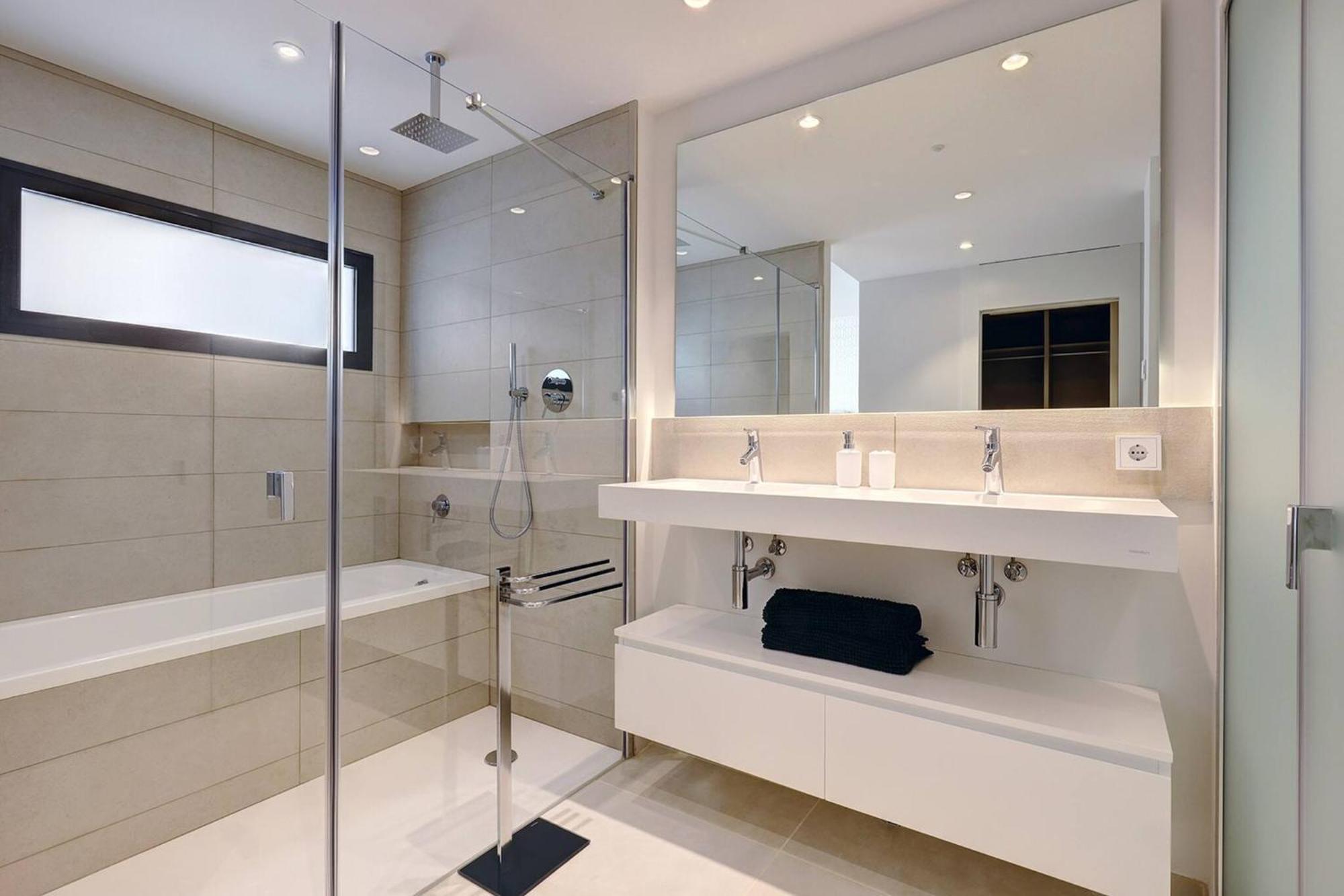 092 - Modern, Spacious El Higueron With Private Garden & Bbq Apartment Malaga