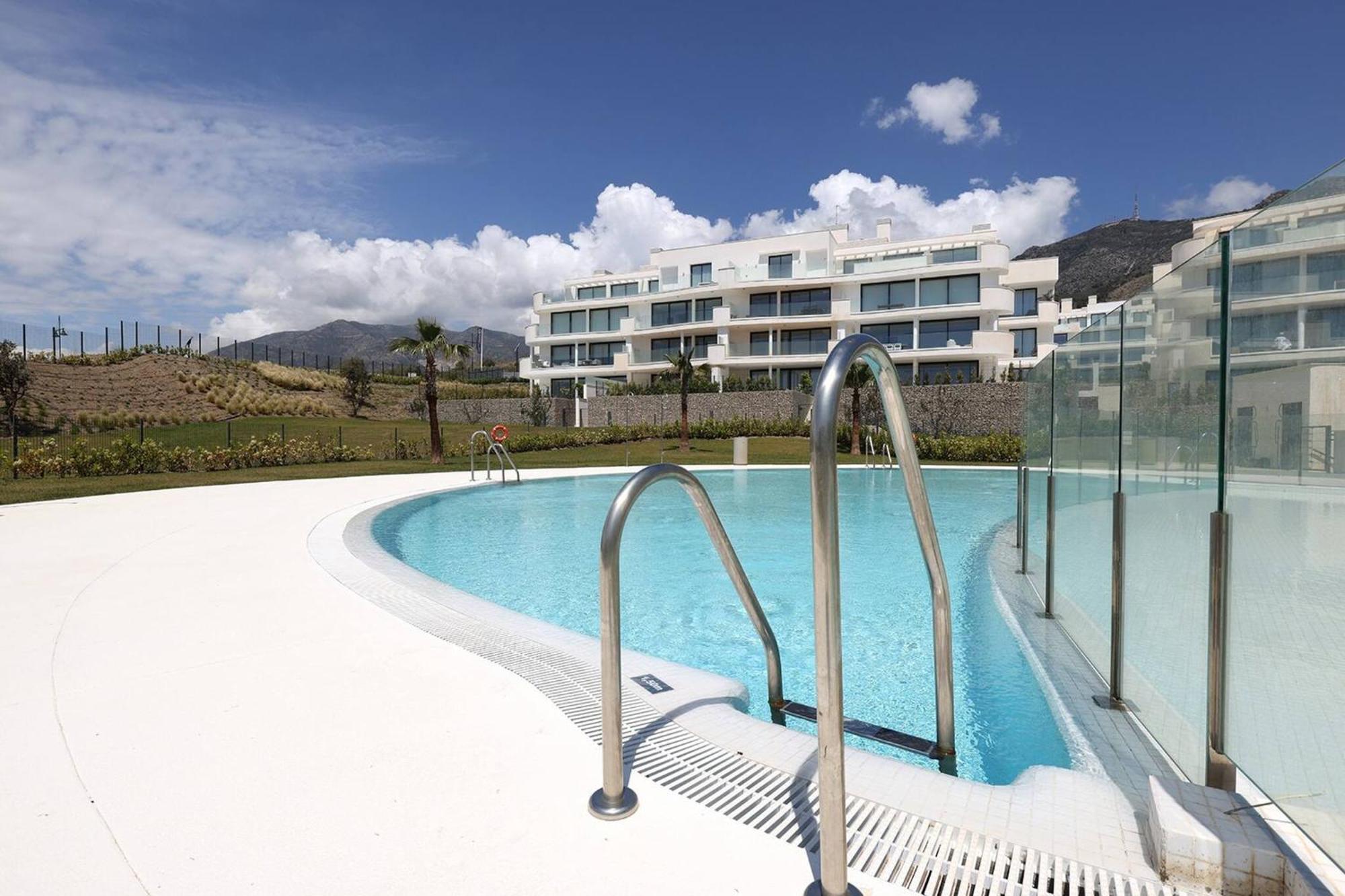 Apartment 092 - Modern, Spacious El Higueron With Private Garden & Bbq Malaga