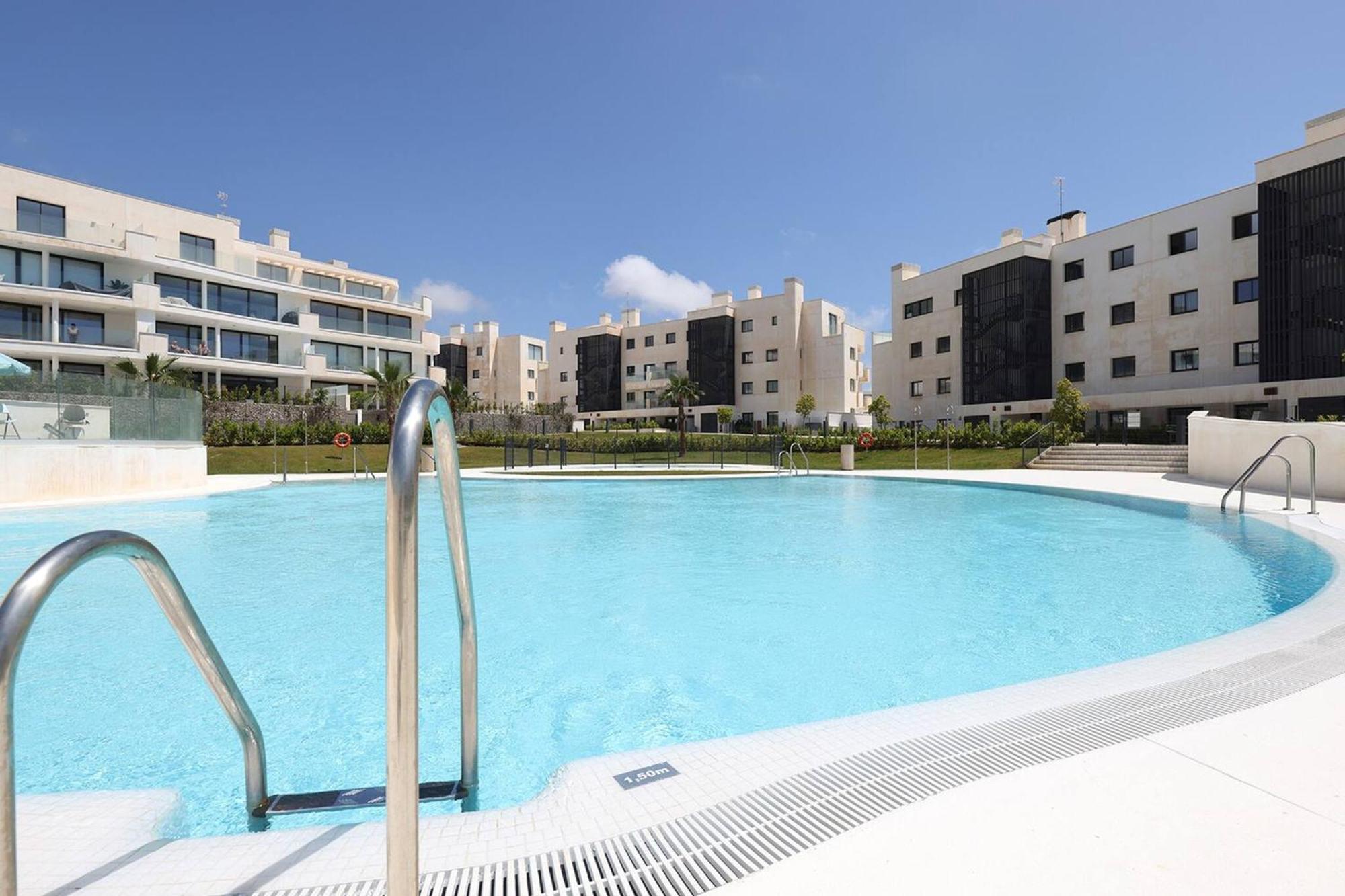 092 - Modern, Spacious El Higueron With Private Garden & Bbq Malaga