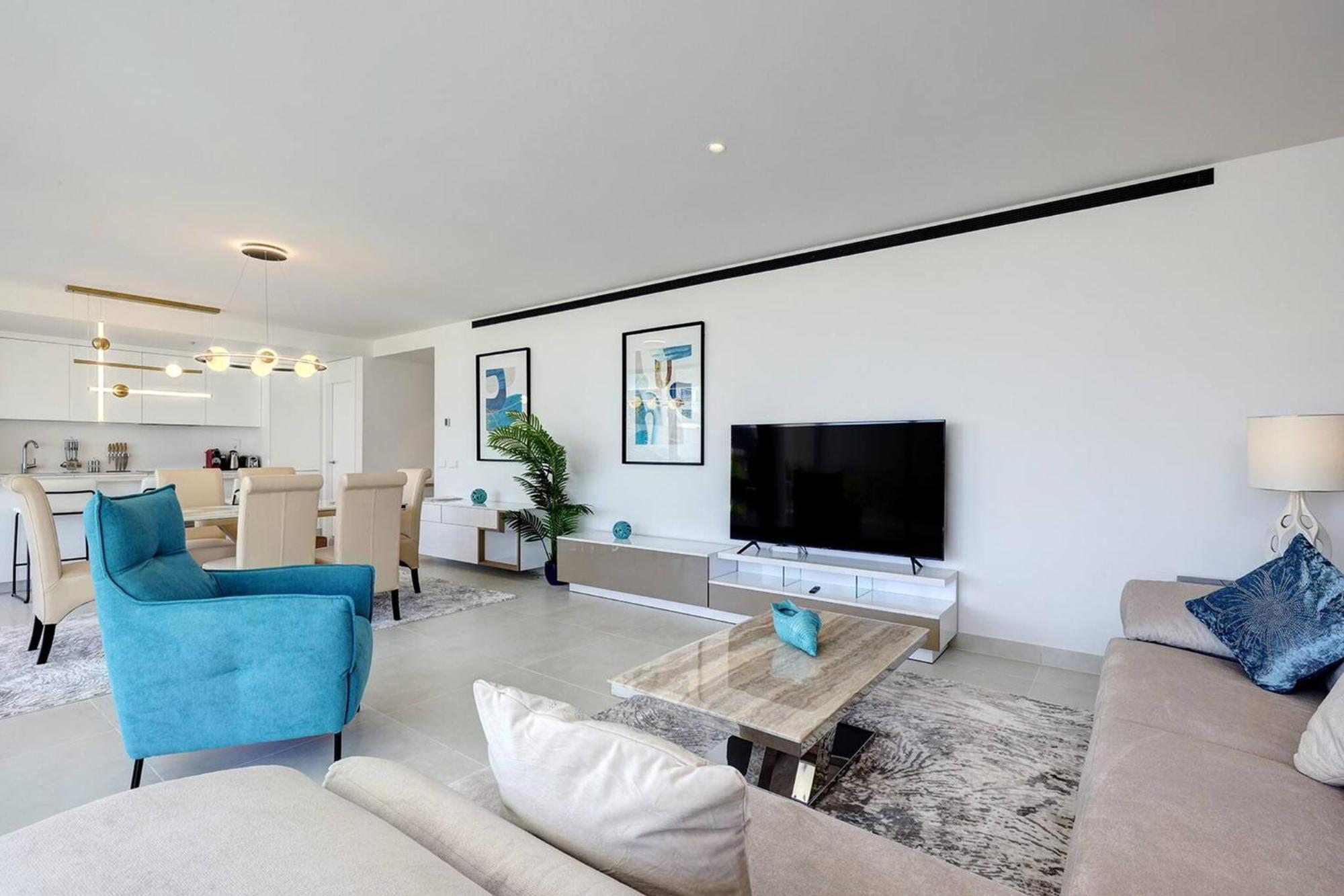 092 - Modern, Spacious El Higueron With Private Garden & Bbq Apartment