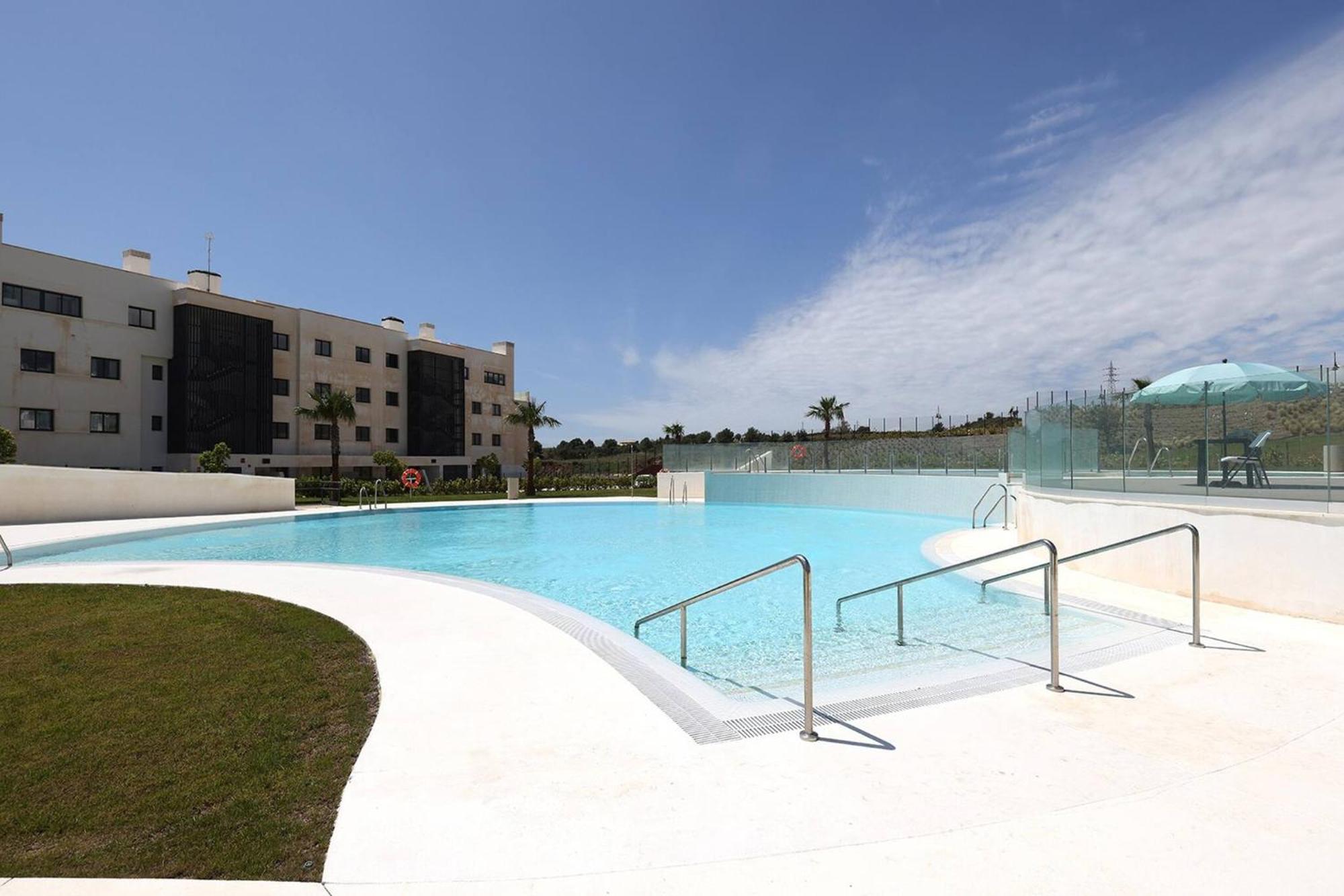 Apartment 092 - Modern, Spacious El Higueron With Private Garden & Bbq Malaga